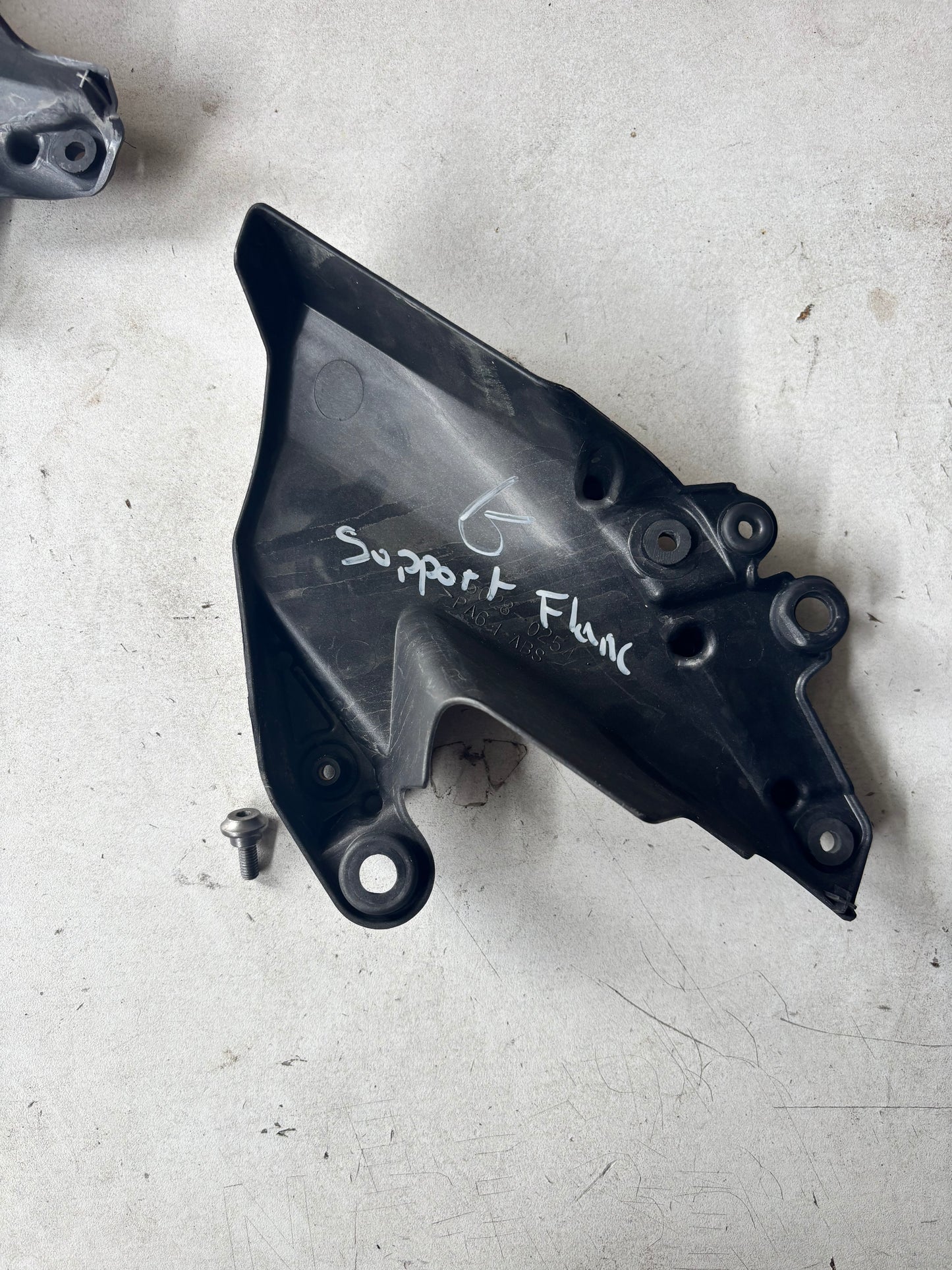 Support flanc carénage gauche Kawasaki zx6r 2009/2012