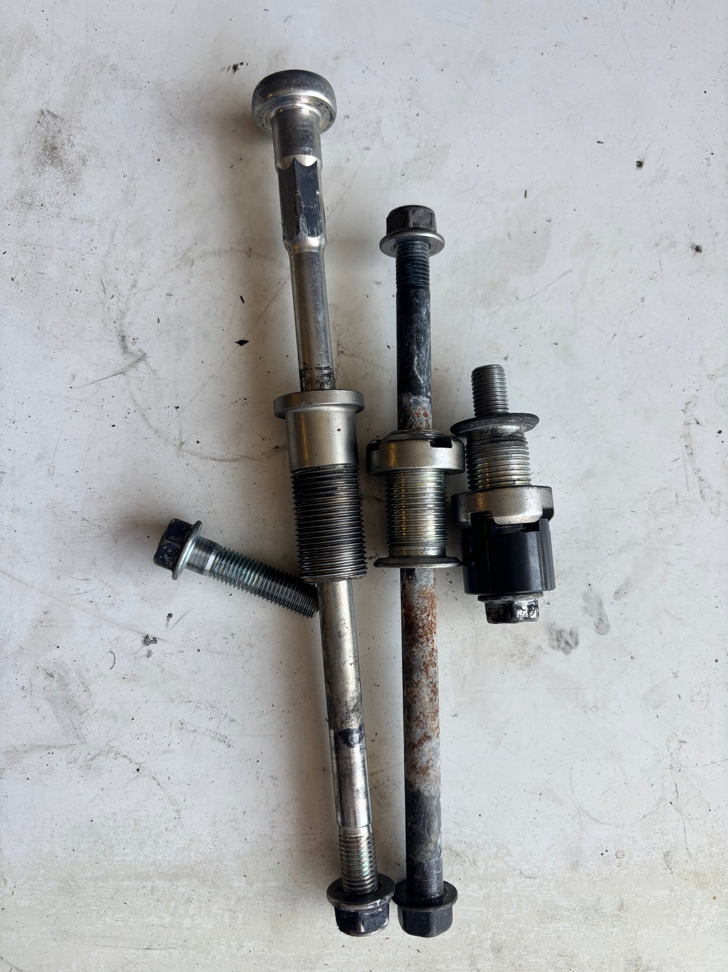 Axe moteur écrou vis Kawasaki zx6r 2009/2012