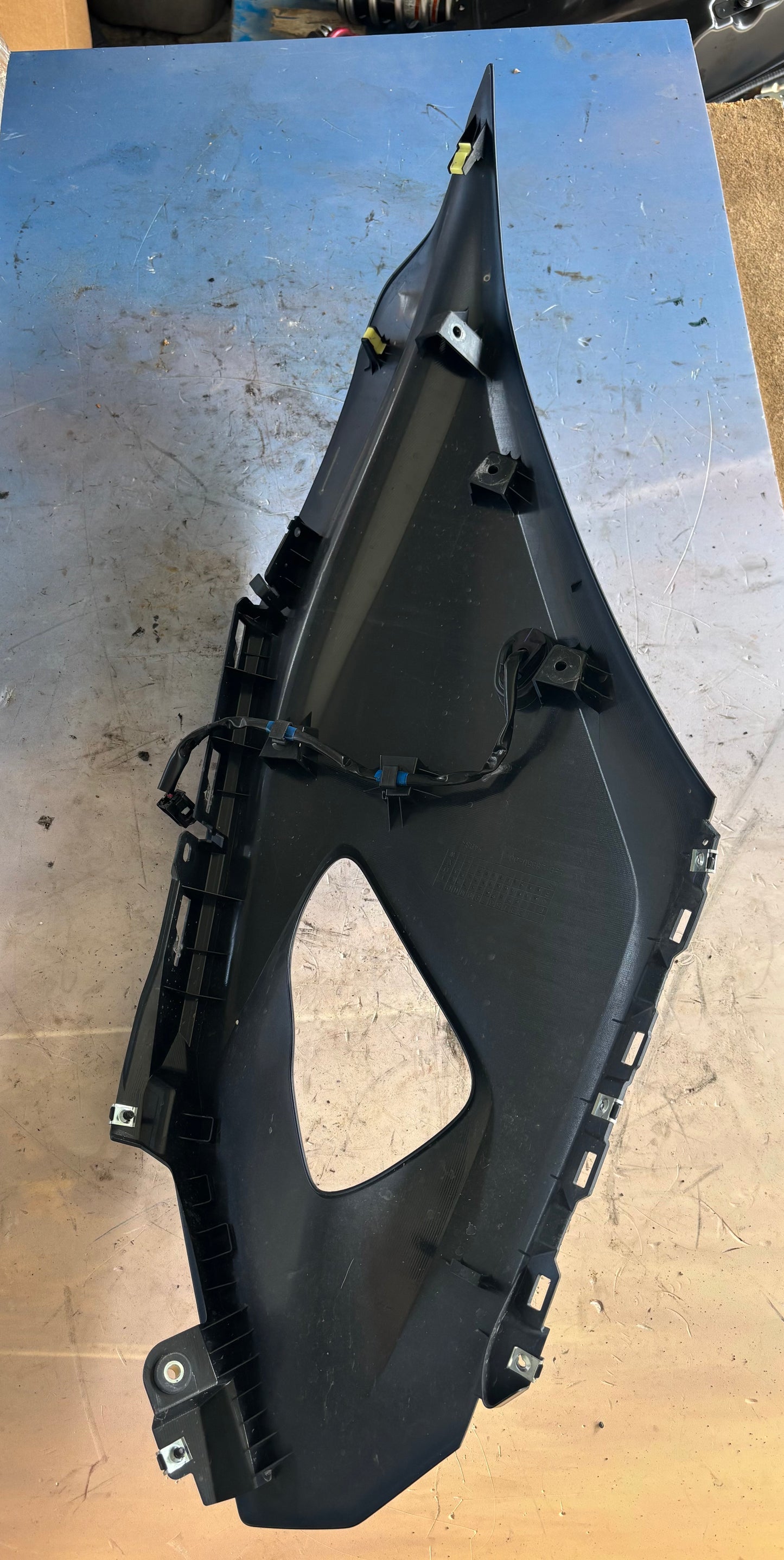 Carénage panneau flanc gauche supérieur Yamaha r7 2021-2024 BEBW283U00P00