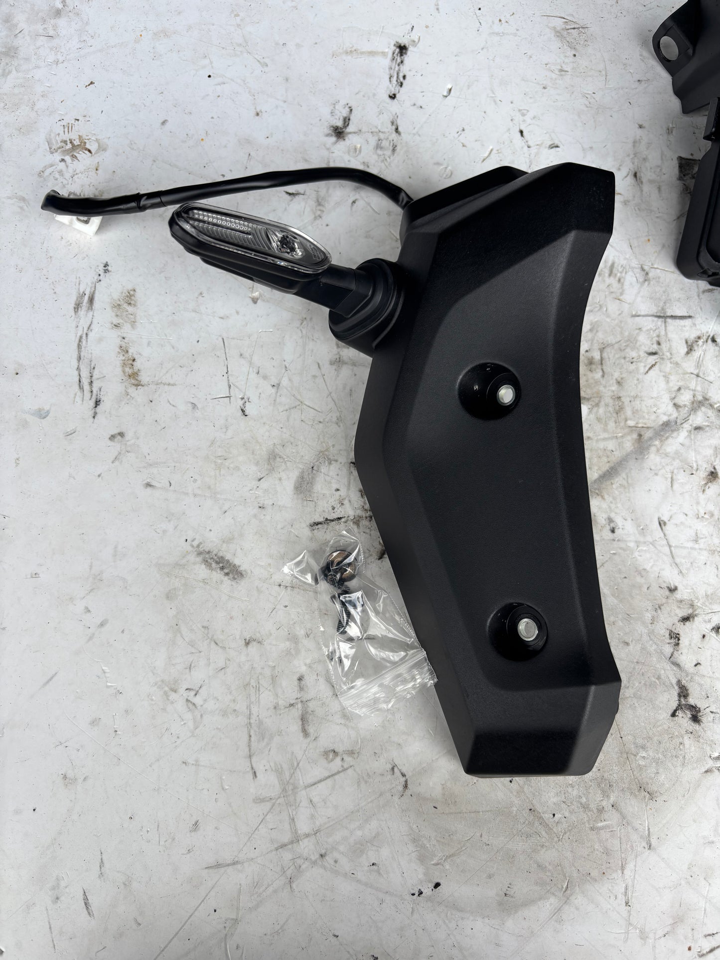 Écope support clignotant droite yamaha mt 07 mt07 2025