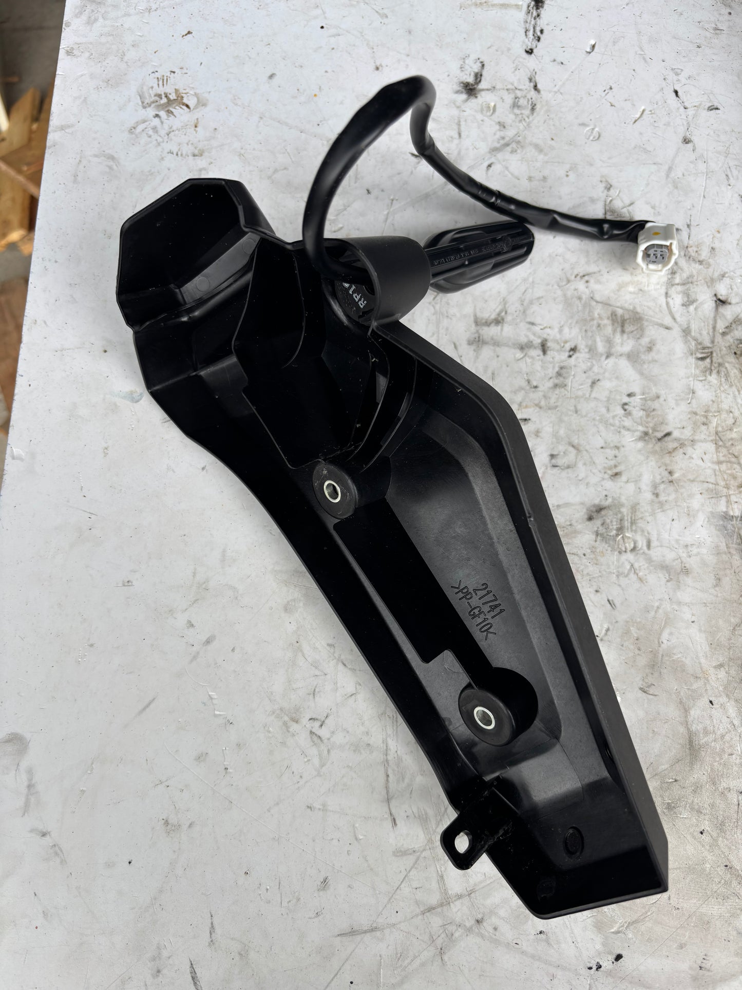 Écope support clignotant droite yamaha mt 07 mt07 2025