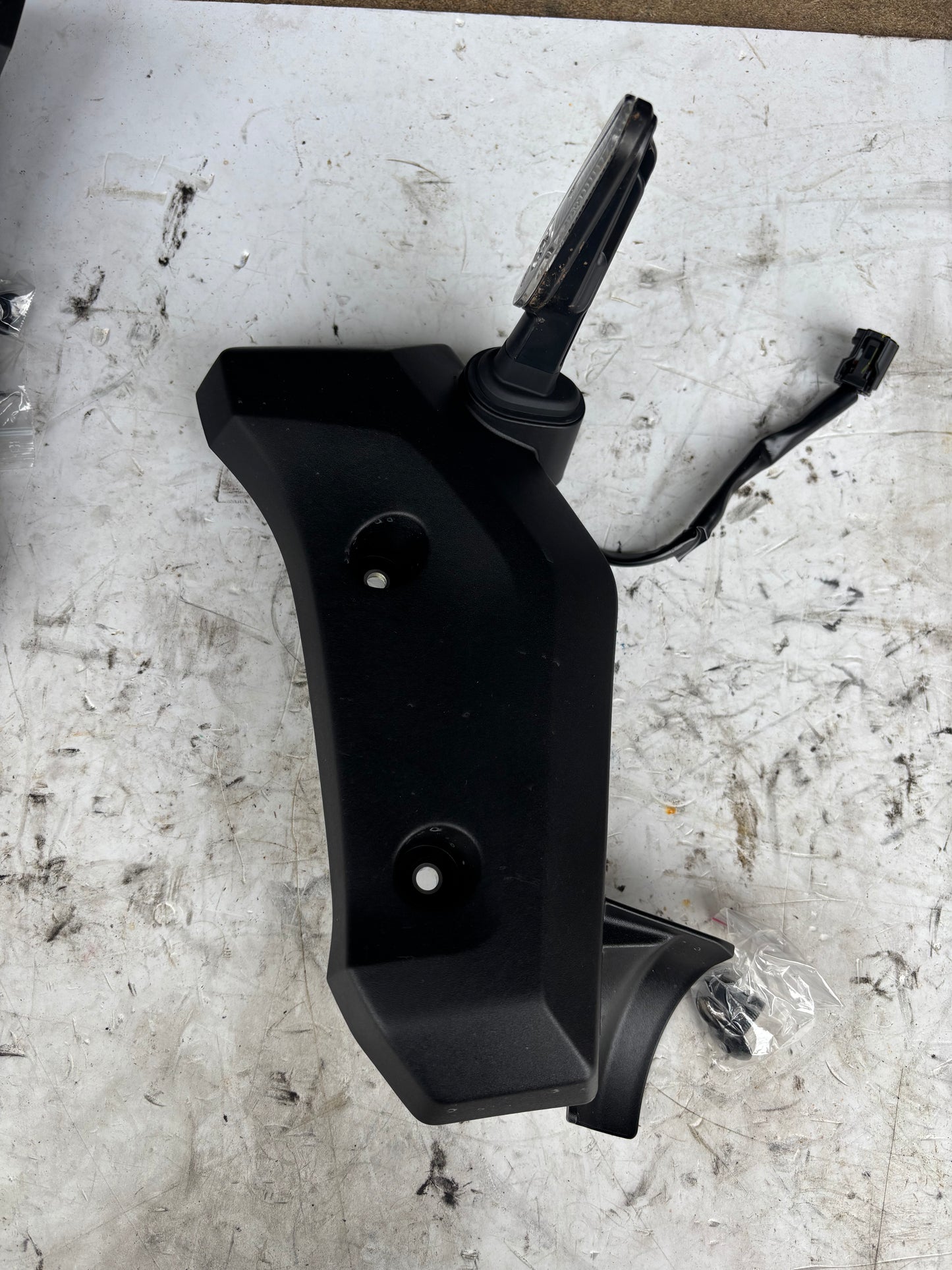 Écope support clignotant gauche yamaha mt 07 mt07 2025
