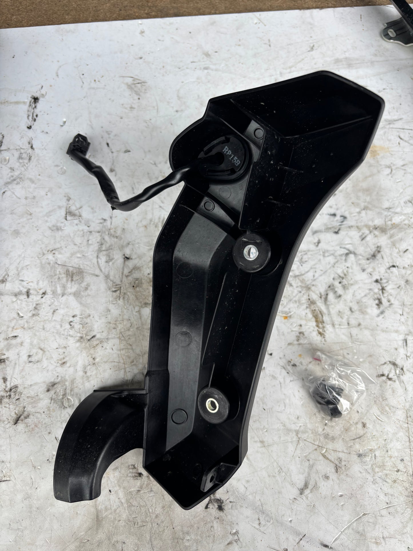 Écope support clignotant gauche yamaha mt 07 mt07 2025