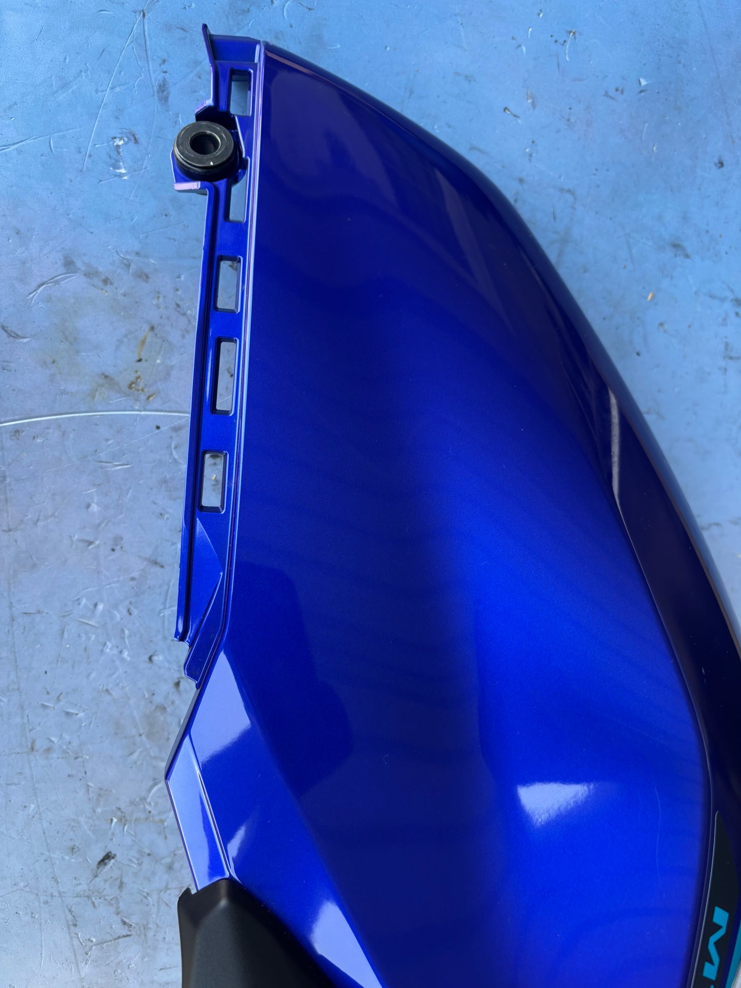 Carénage écope réservoir droit yamaha mt 07 mt07 2025