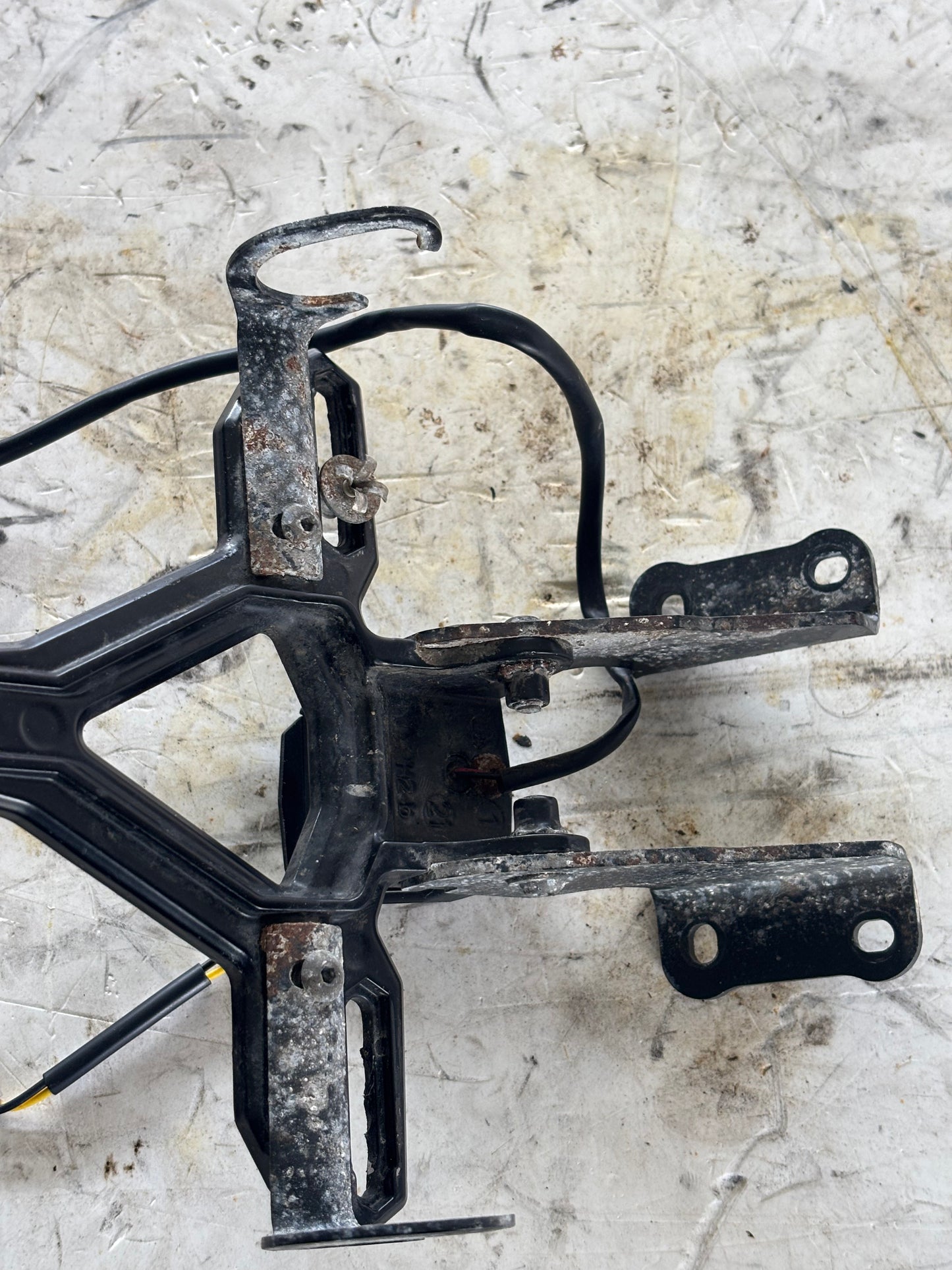 Original kurzer Kennzeichenhalter für Yamaha MT 07 2021-2024