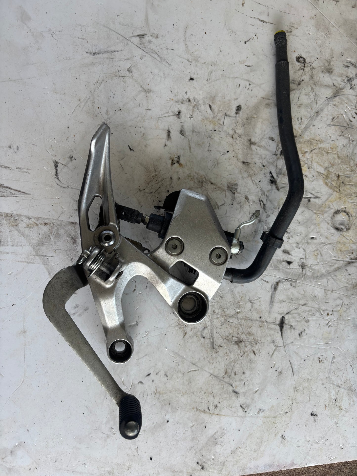 Platine conducteur droite pédale frein Yamaha tracer 900 2015/2020