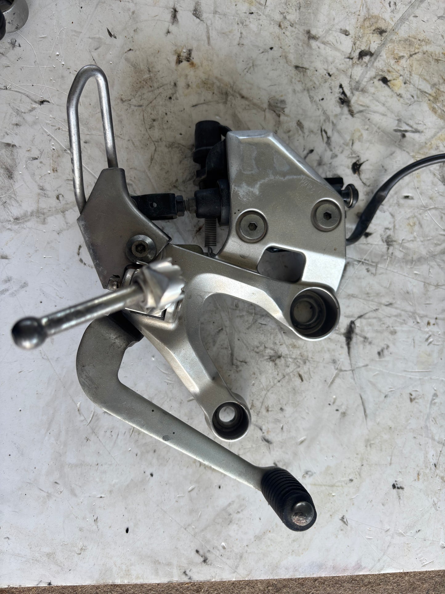 Platine conducteur droite pédale frein Yamaha tracer 900 2015/2020