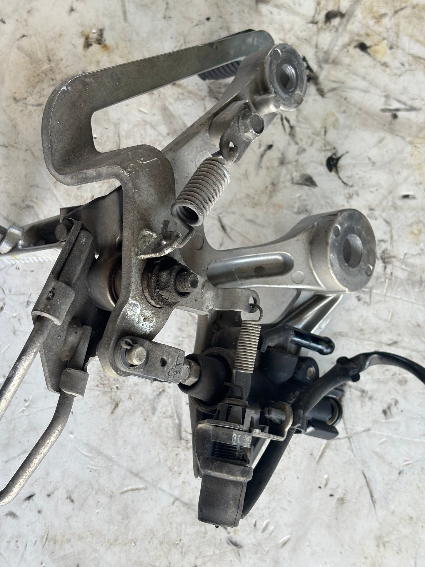 Platine conducteur droite pédale frein Yamaha tracer 900 2015/2020