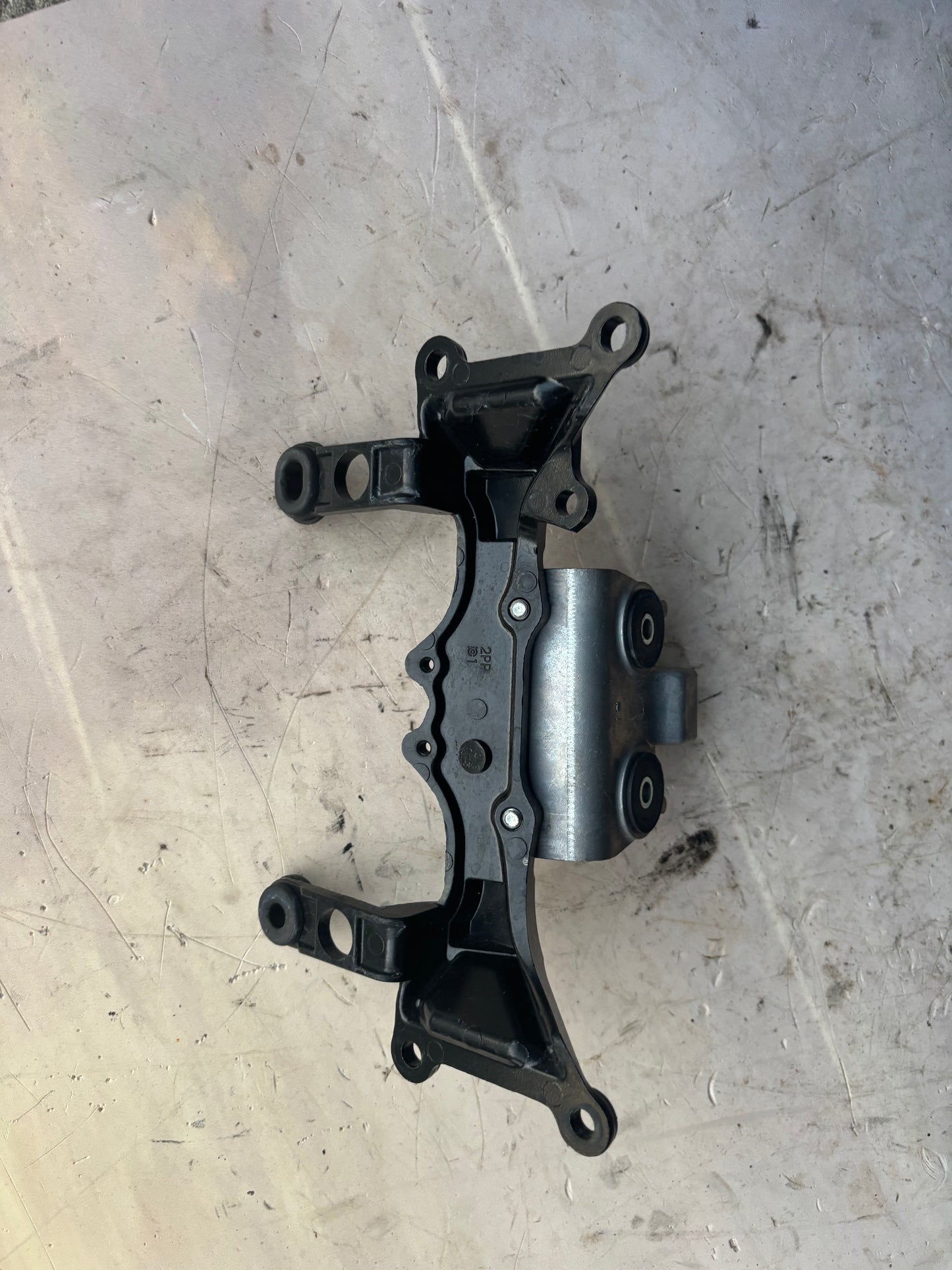 Support fixation selle réservoir Yamaha tracer 900 2015/2020