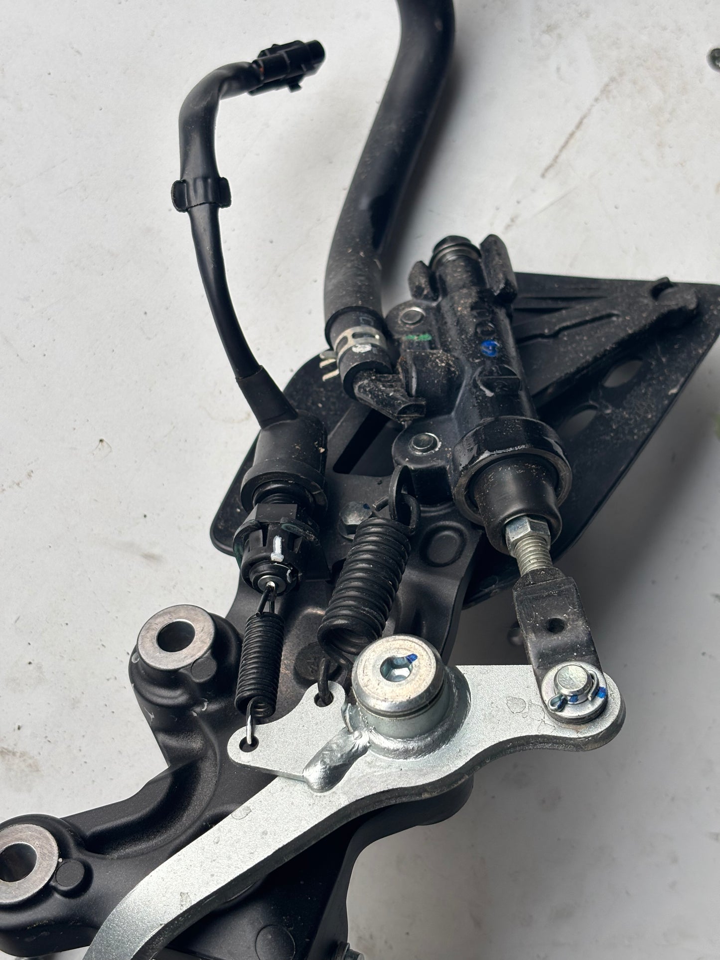 Platine système frein droite yamaha mt 07 mt07 2025