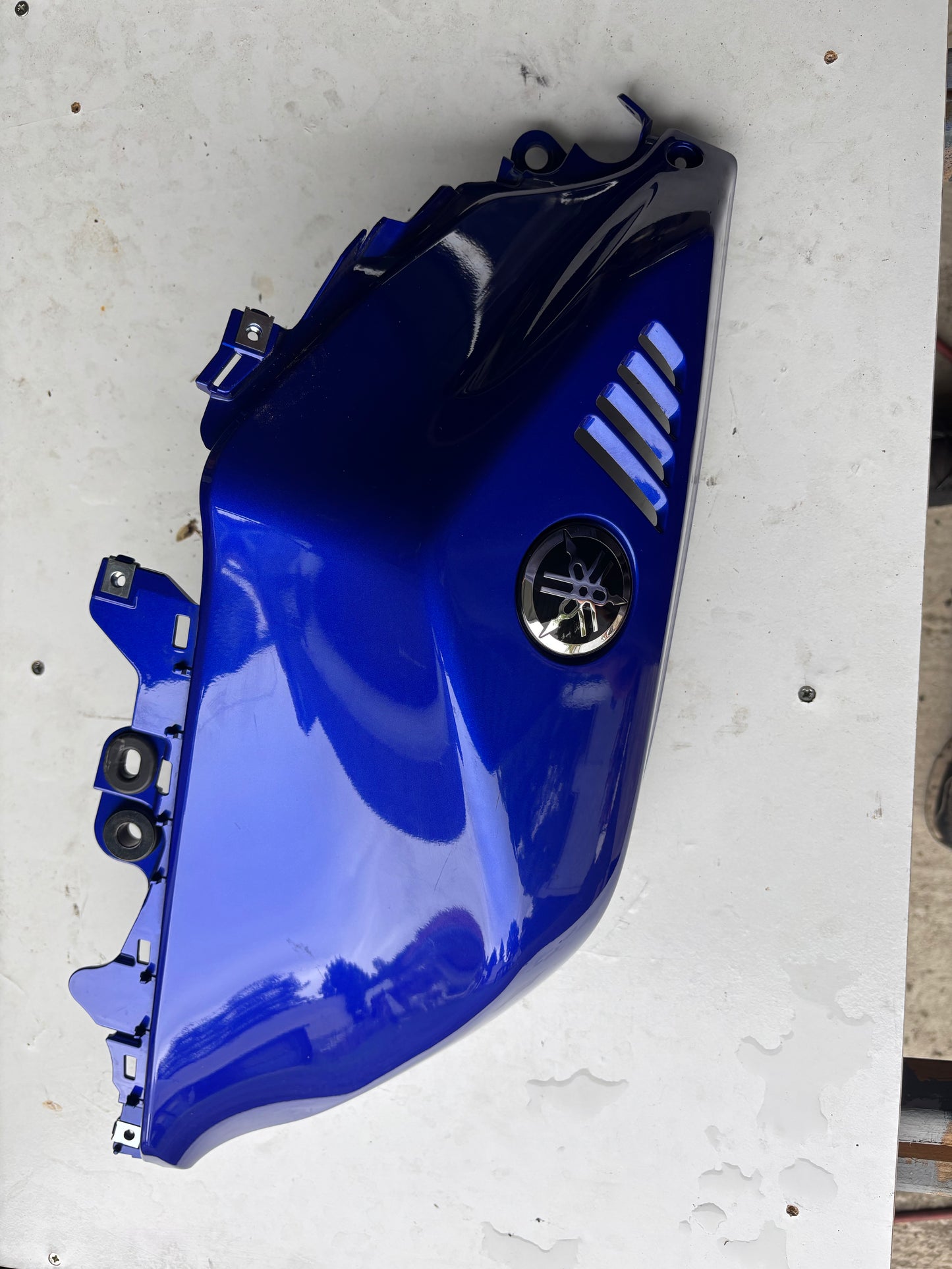 Coque carénage cache latérale couvre réservoir gauche Yamaha r7 2021-2024 BEB2412900P0