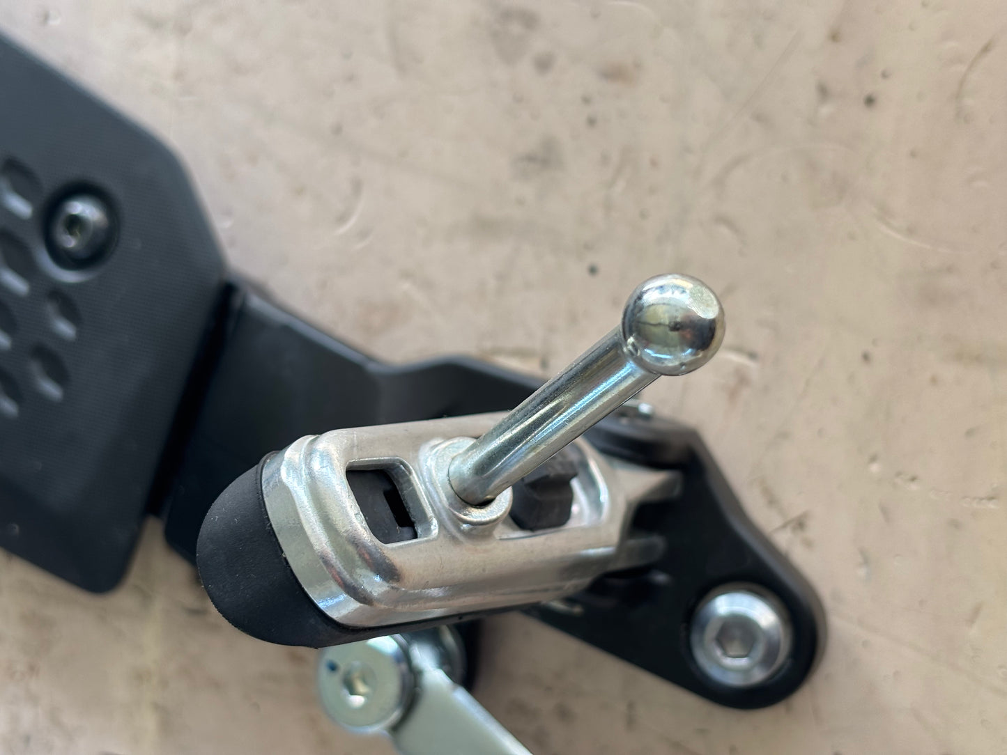 Platine Gauche sélecteur de vitesse yamaha mt 07 mt07 2025