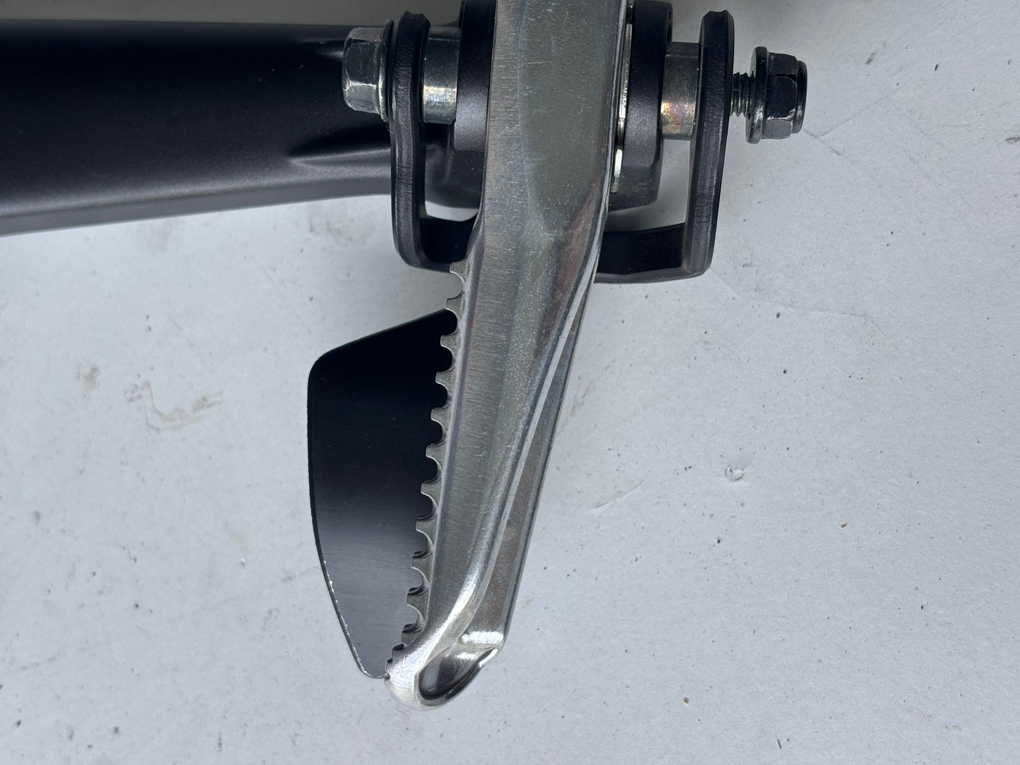 Platine repose pied étrier droit Yamaha r7 2021-2024 2CR2742L0100