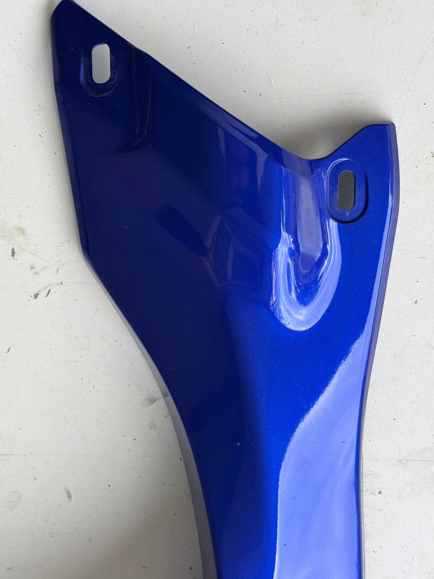 Carénage panneau console droit Yamaha r7 2021-2024 BEB2837M00P0