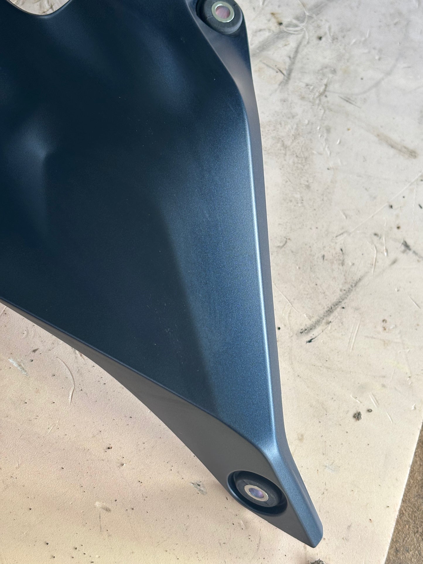 Carénage panneau flanc droit inférieur Yamaha r7 2021-2024 BEB2172H00P0
