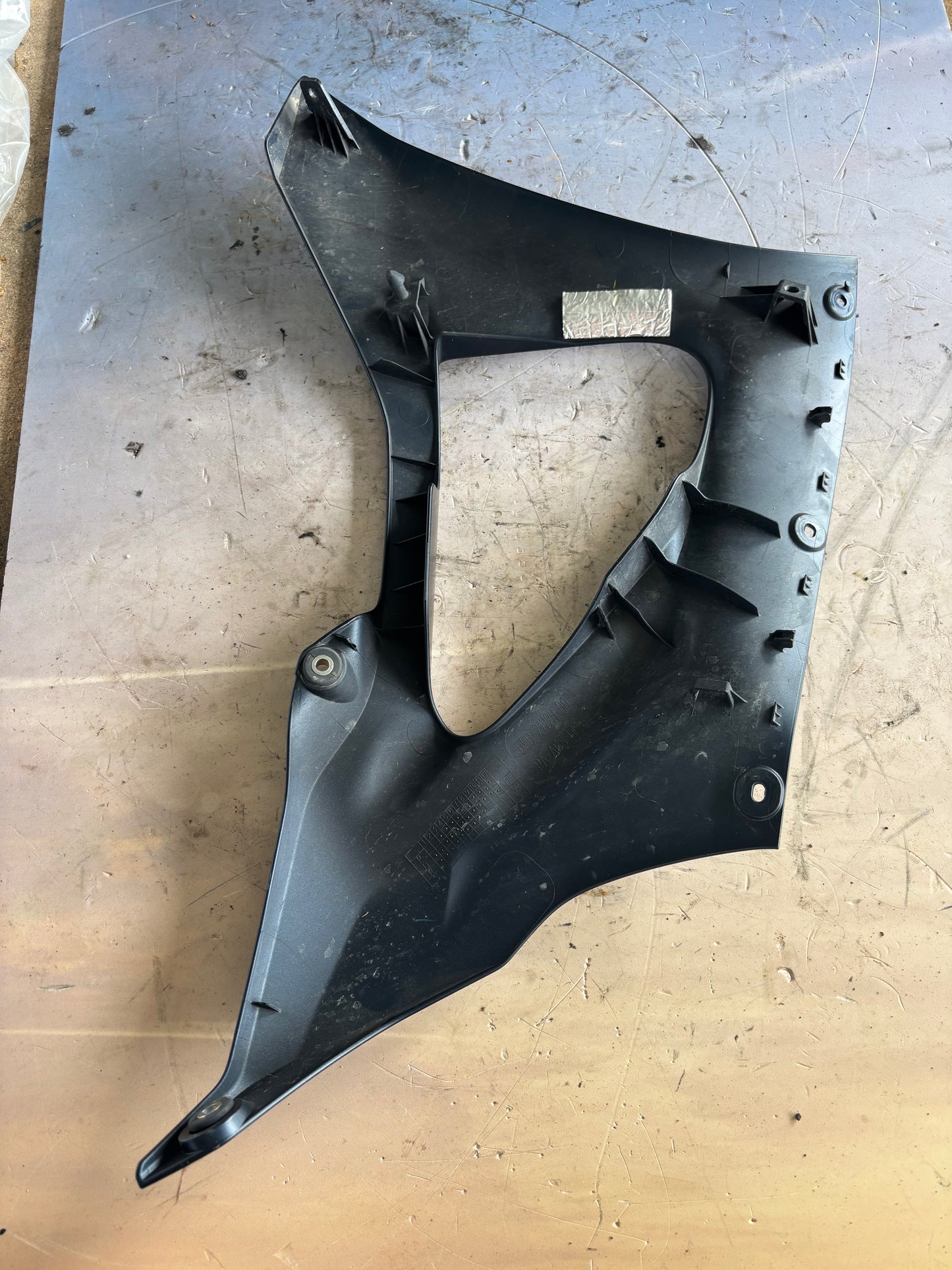 Carénage panneau flanc droit inférieur Yamaha r7 2021-2024 BEB2172H00P0