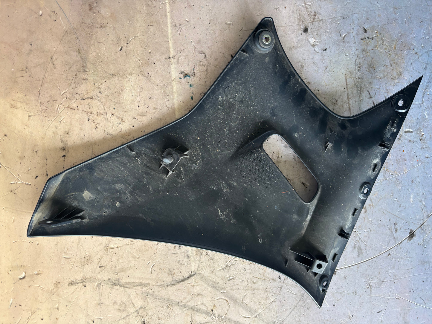Carénage panneau flanc gauche inférieur Yamaha r7 2021-2024 BEB2172G00P0