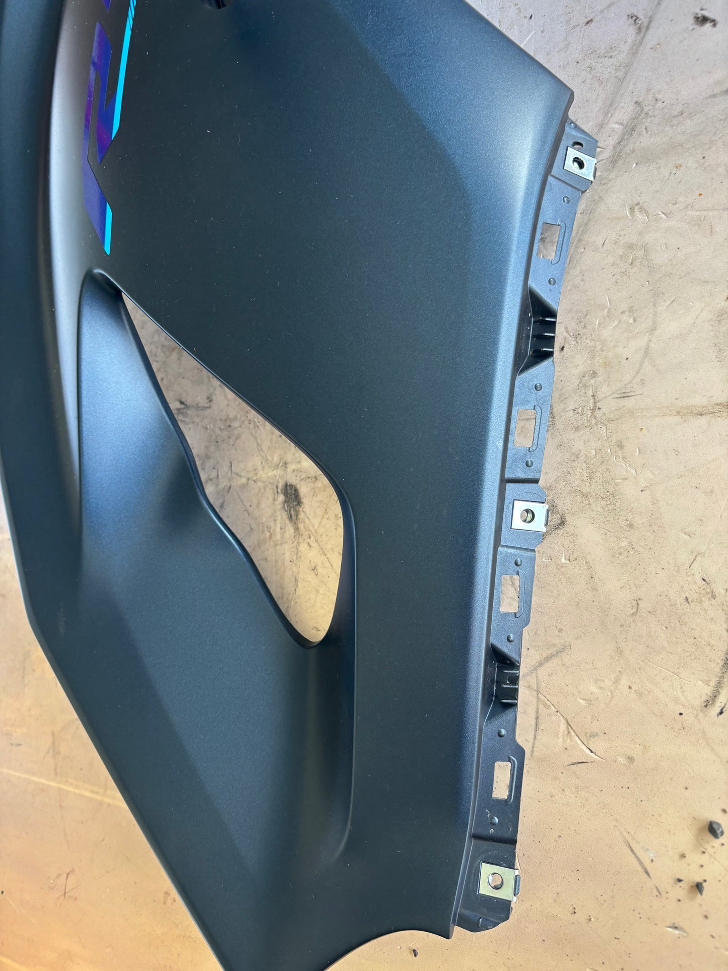 Carénage panneau flanc droit supérieur Yamaha r7 2021-2024