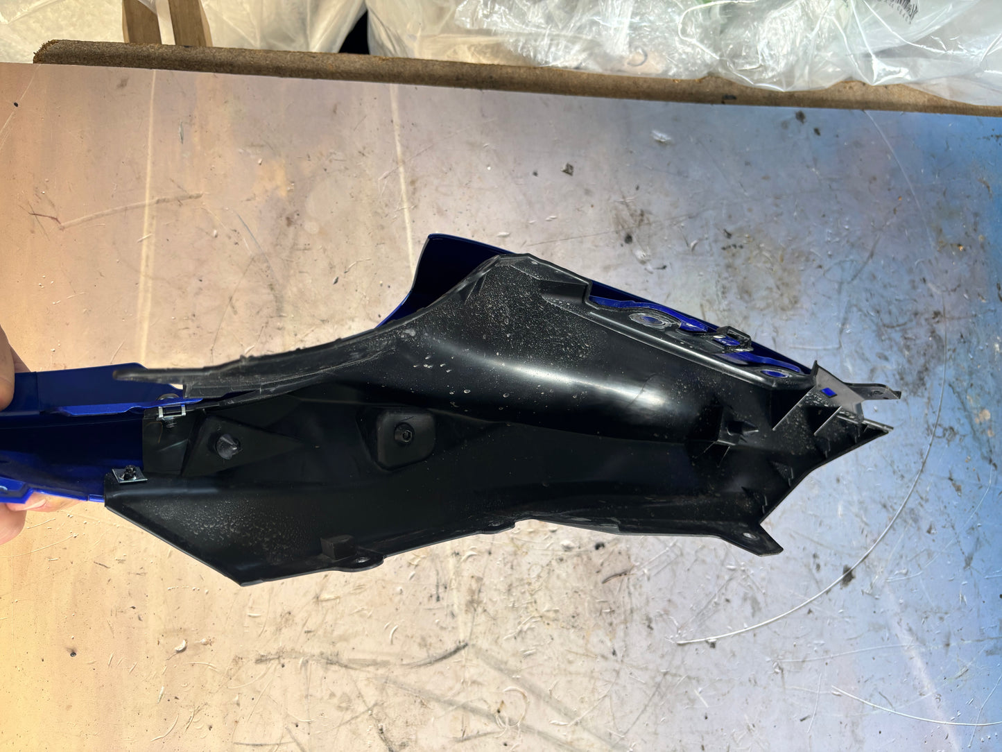 Carénage coque arrière cache latérale gauche Yamaha r7 2021-2024 BEB217310000 /BEB2171100P0