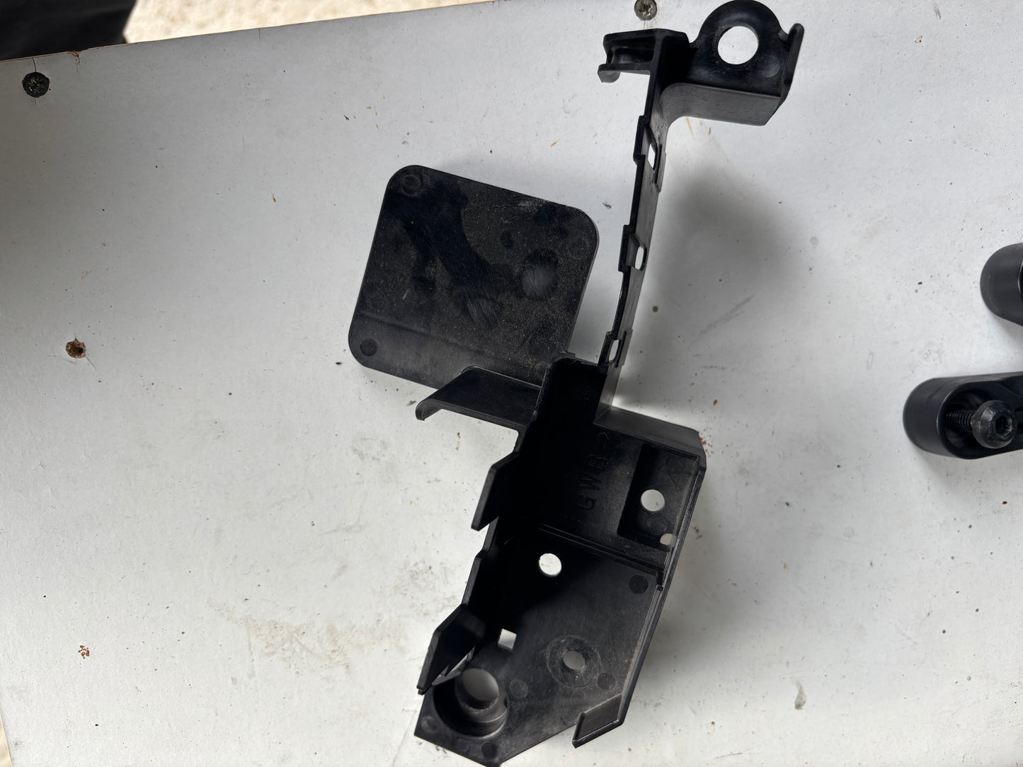 Support couvercle relais gauche Yamaha r7 2021-2024 BEB2117N0000