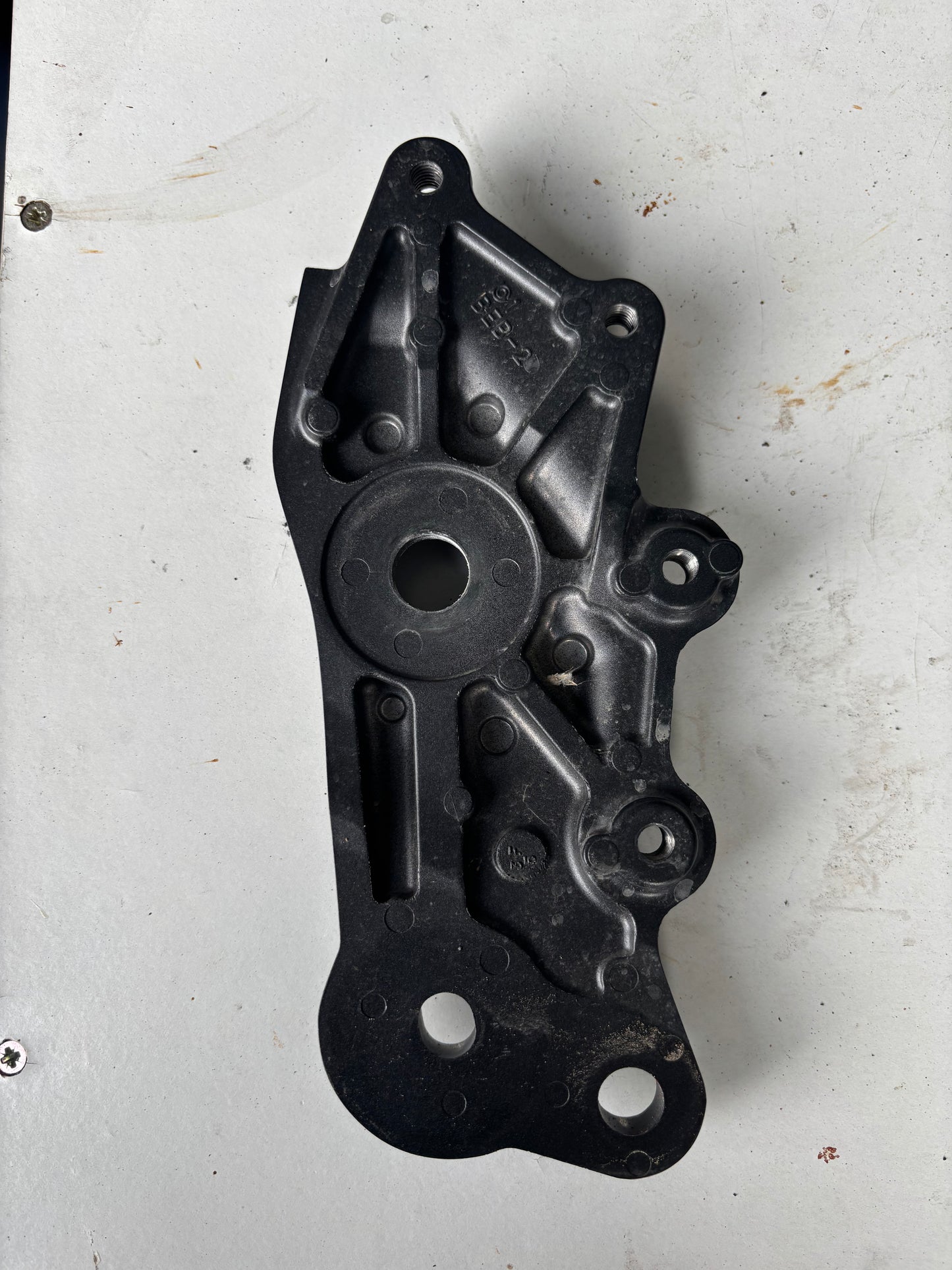 Support platine avant droit Yamaha r7 2021-2024 BEB247A4000