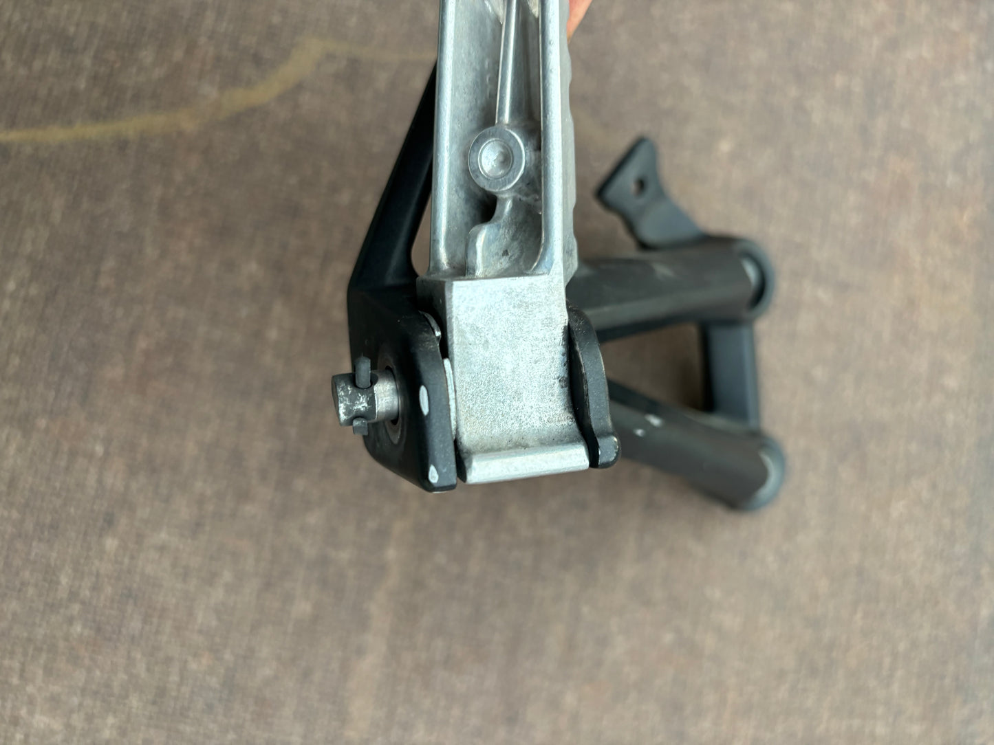 Platine repose pied passager arrière droite Yamaha MT09 mt 09 2017/2020