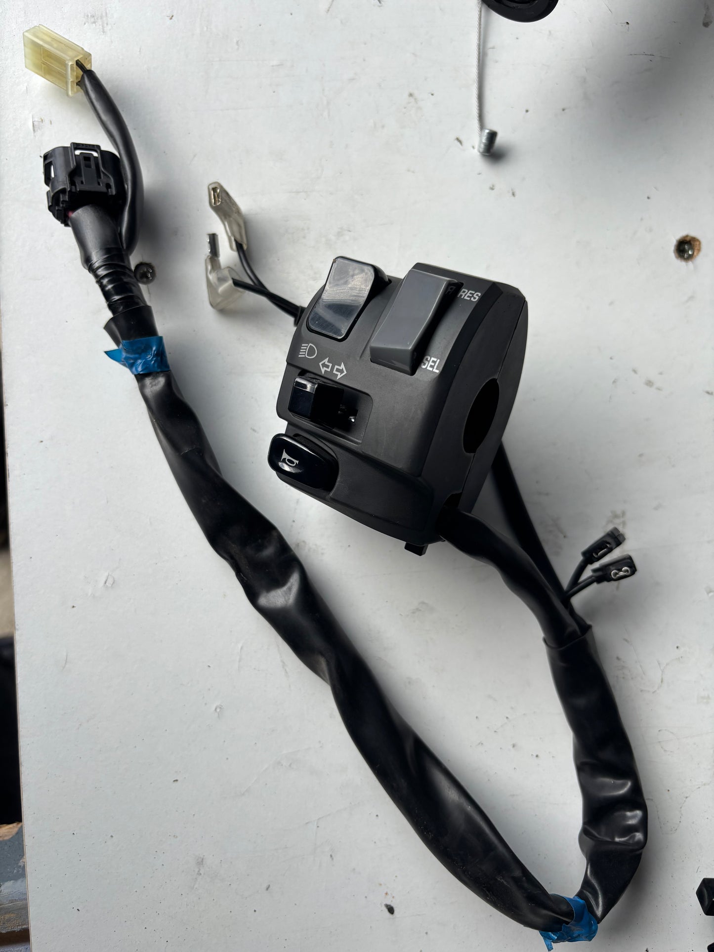 Commodo gauche phare Yamaha r7 2021-2024