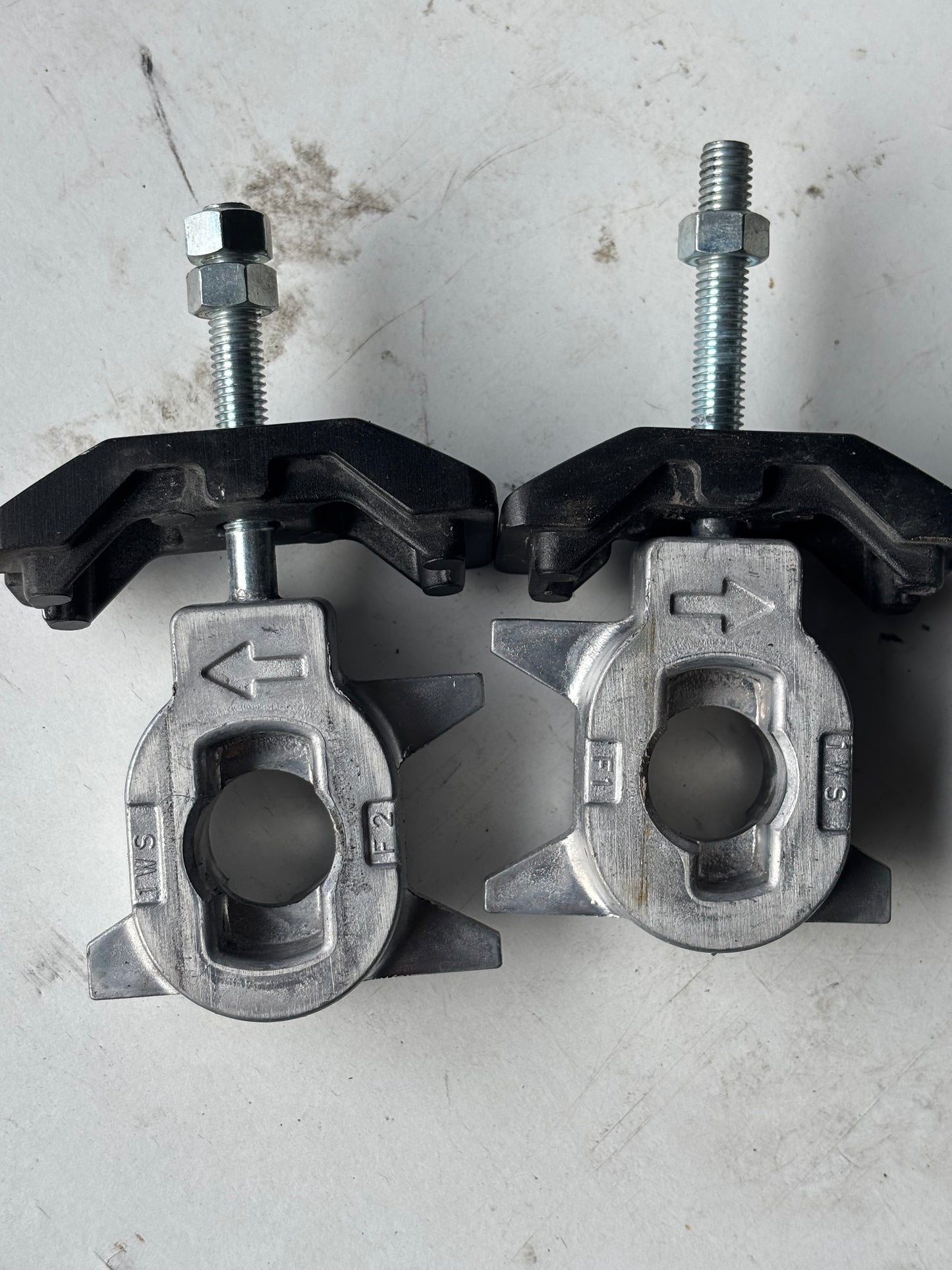 Supports réglages tendeurs chaine Yamaha r7 vendu en paire