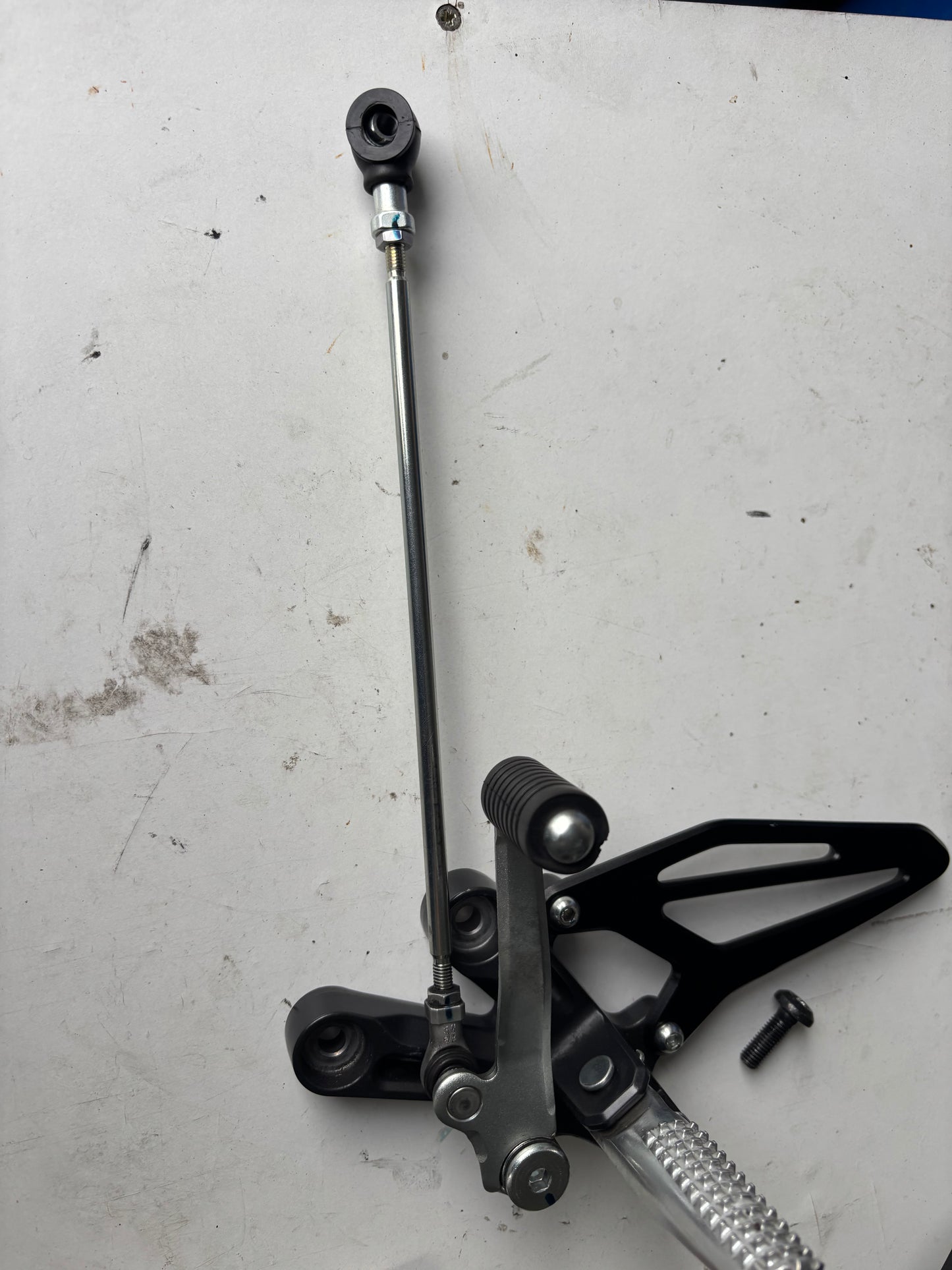 Platine sélecteur de vitesse gauche Yamaha r7 2021-2024