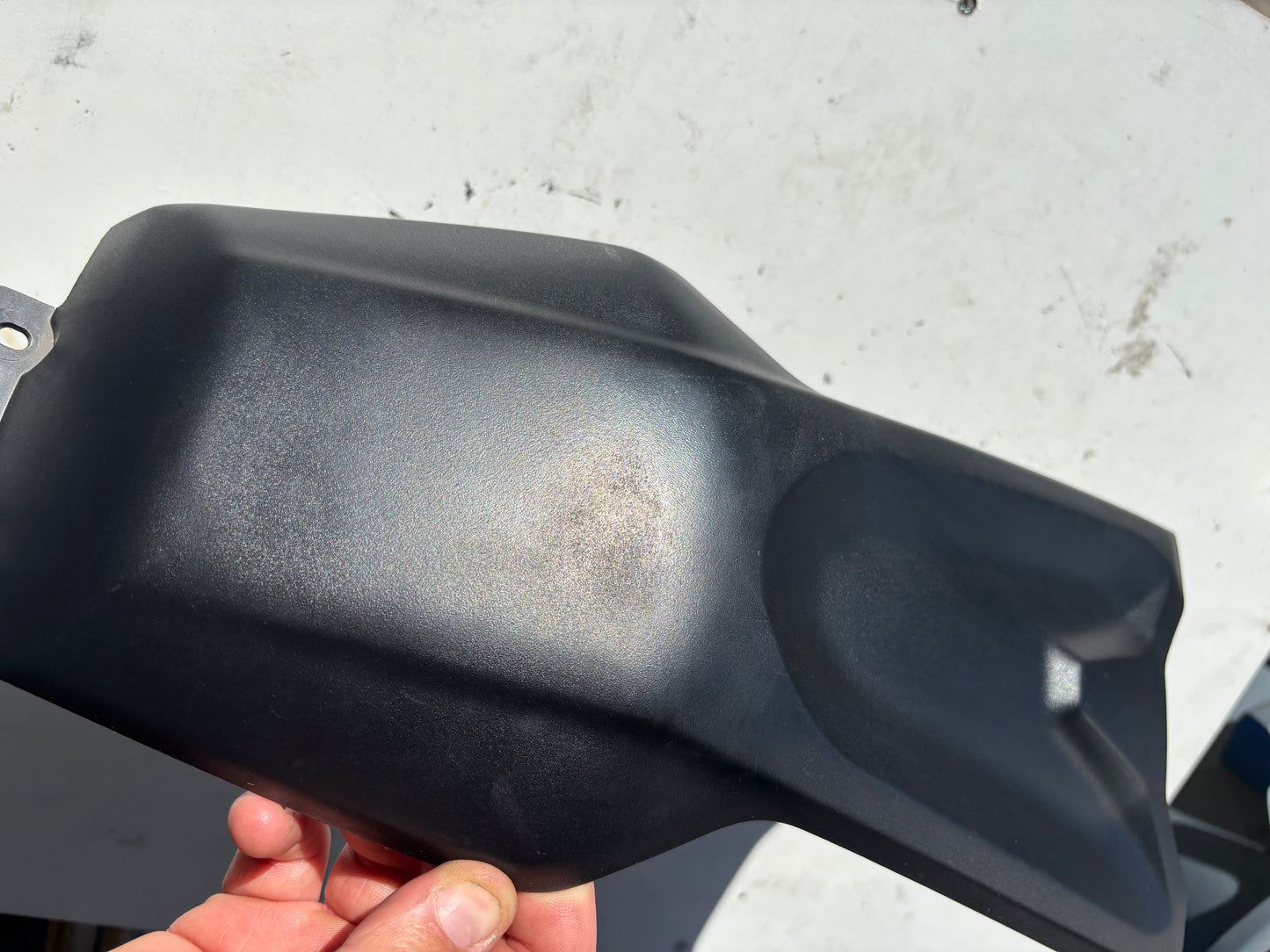 Carénage couvercle centrale réservoir yamaha mt 07 2021-2024