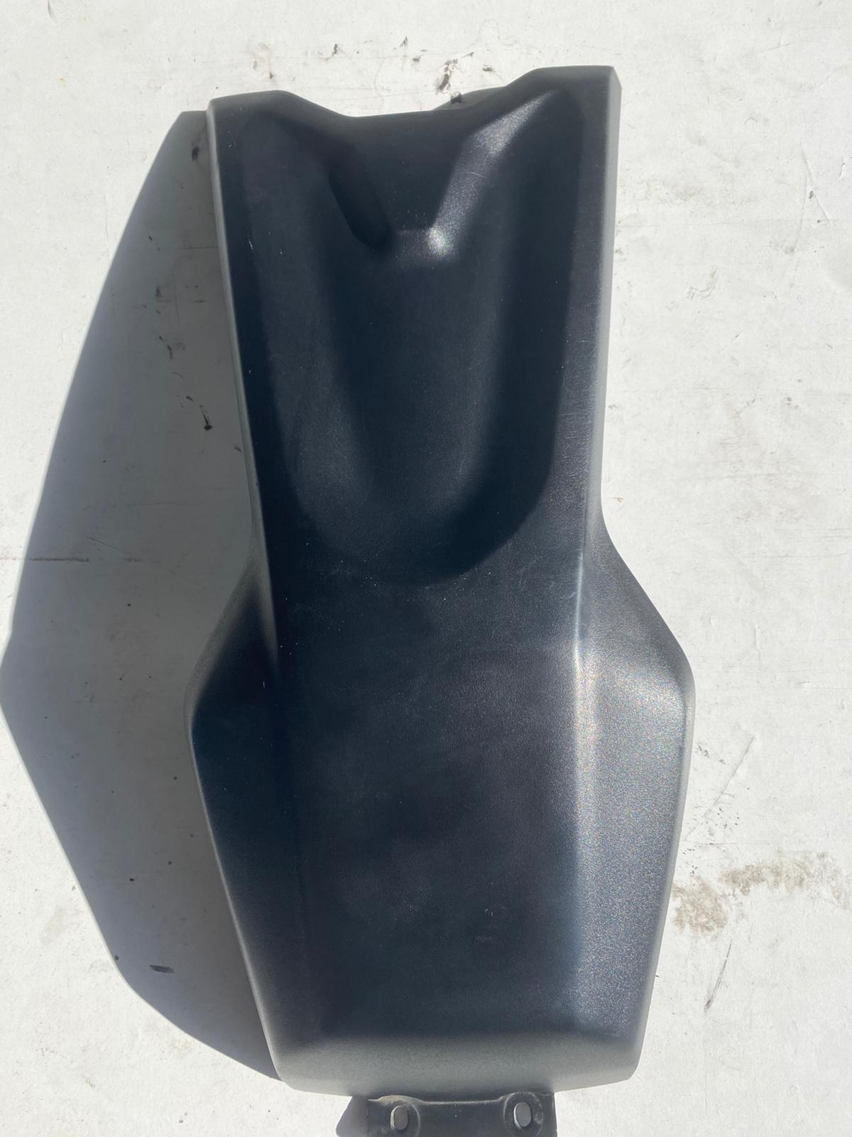 Carénage couvercle centrale réservoir yamaha mt 07 2021-2024