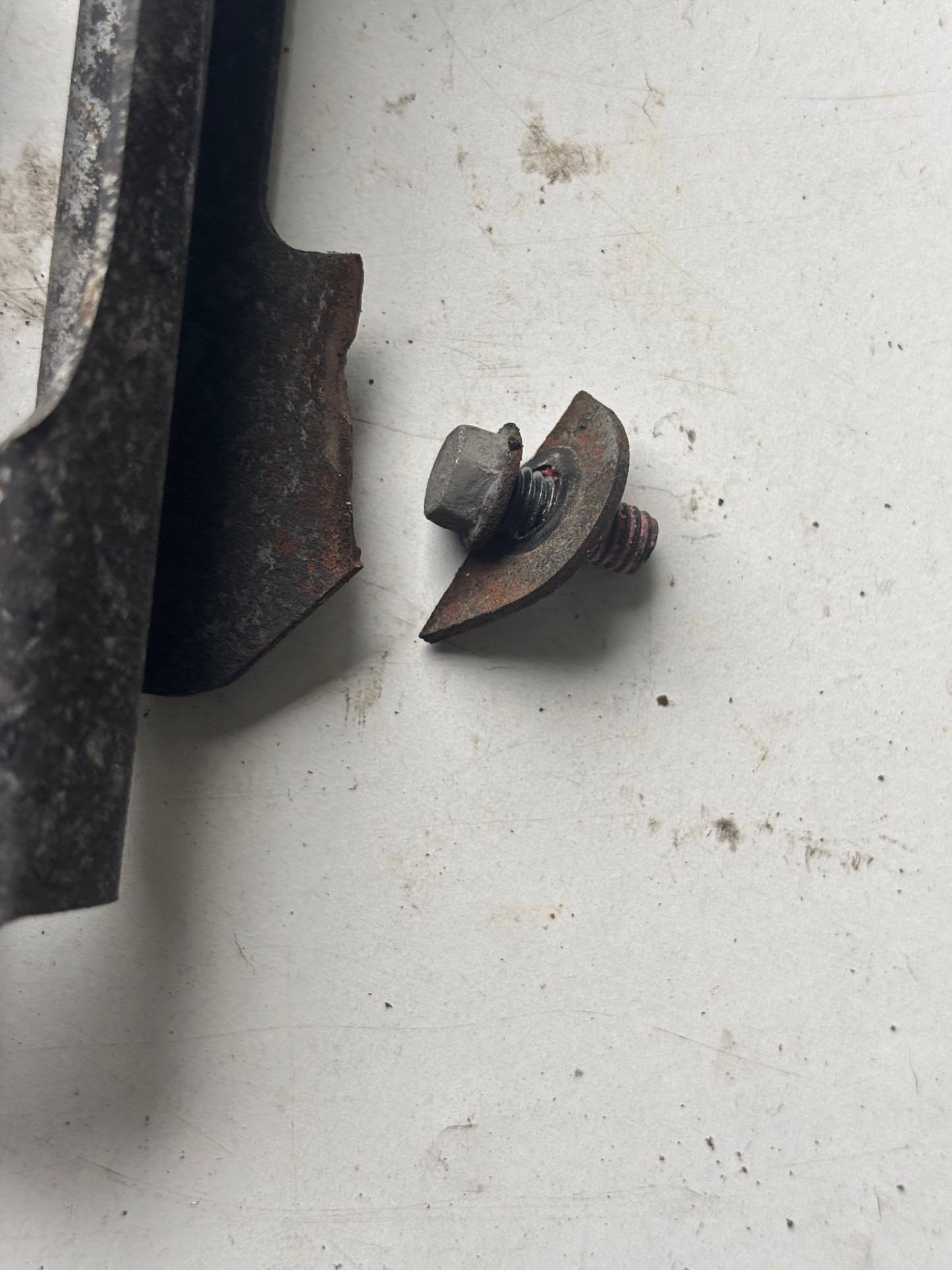Support fixation sabot inférieur Kawasaki Er6n 2005/2008