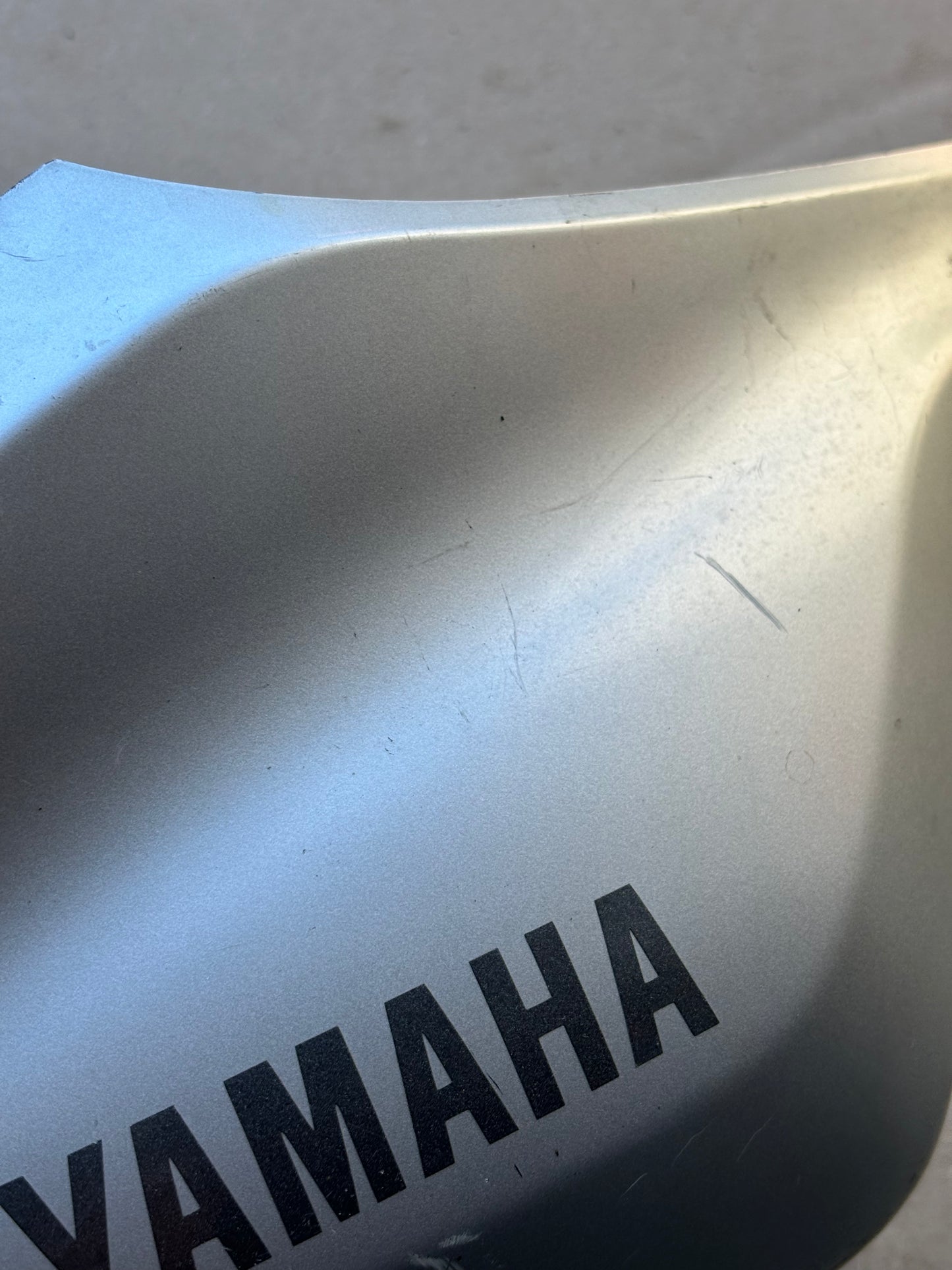Rechte graue Tankverkleidung Yamaha Mt07 2014/2017