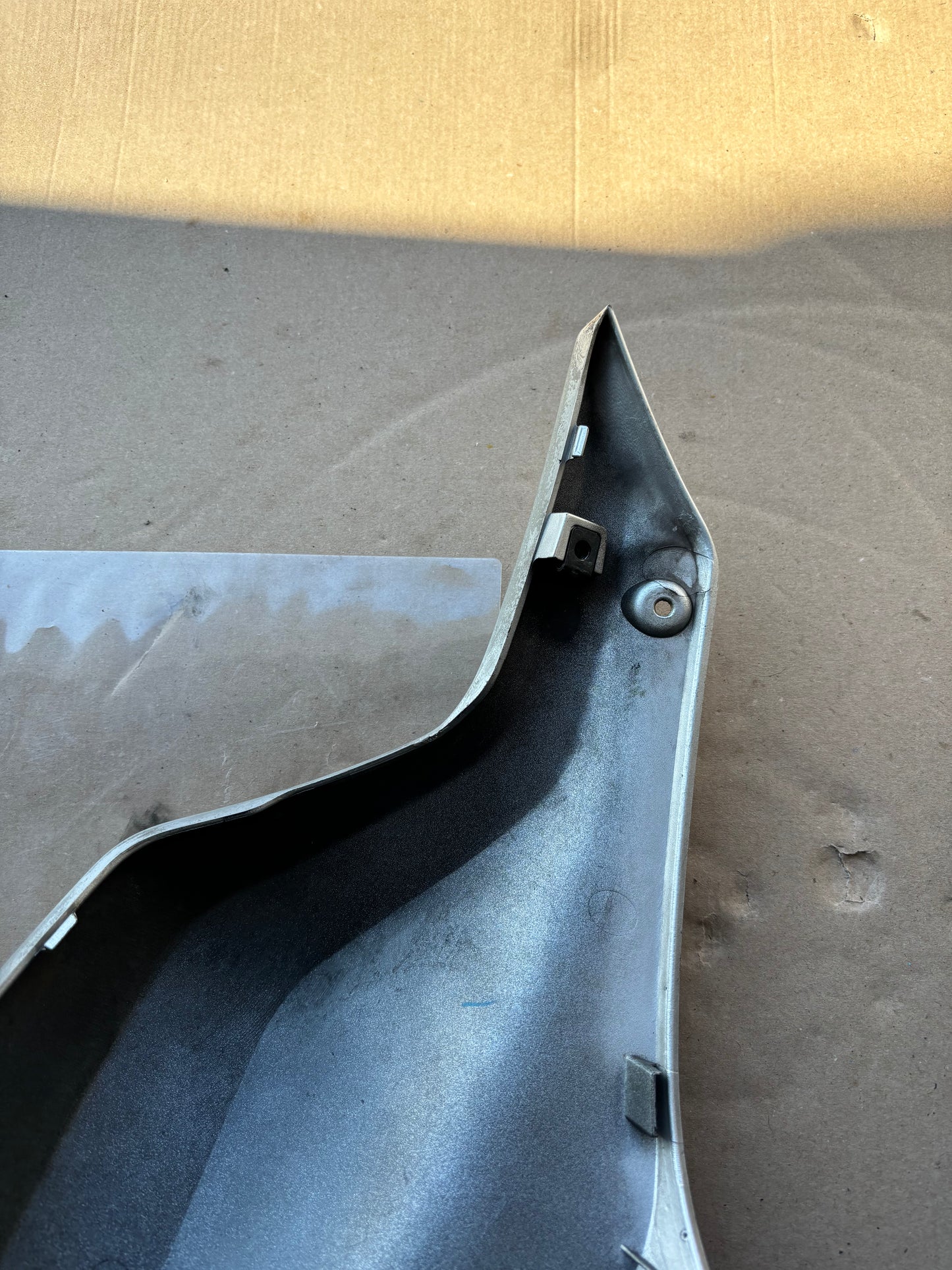 Rechte graue Tankverkleidung Yamaha Mt07 2014/2017
