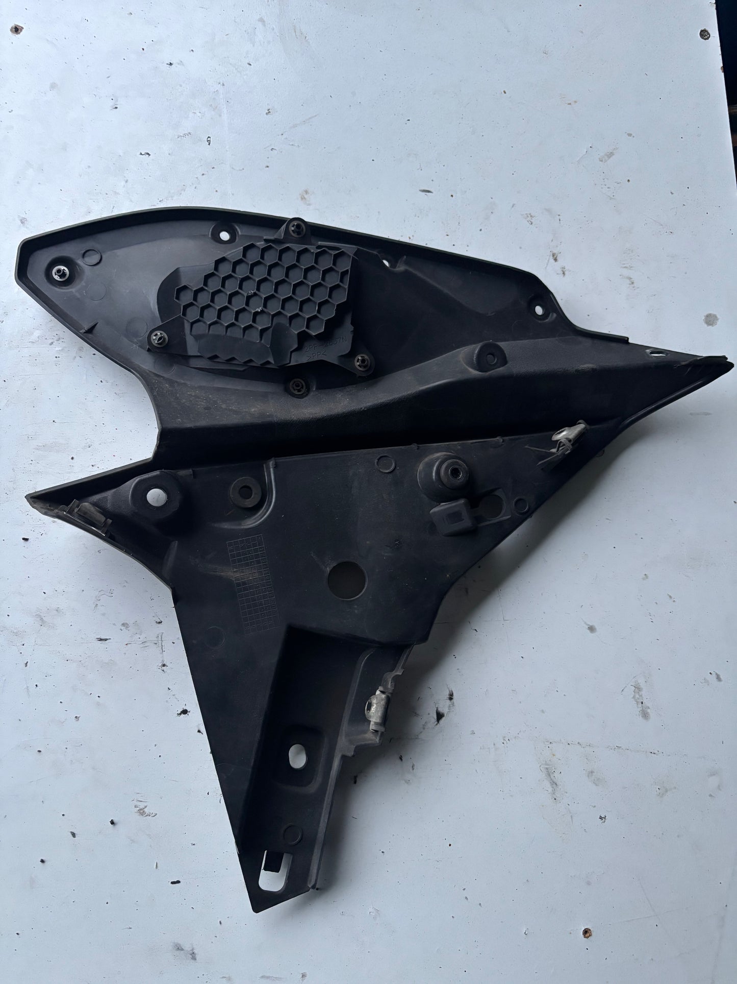 Support écope flanc gauche yamaha tracer 900 2015/2017