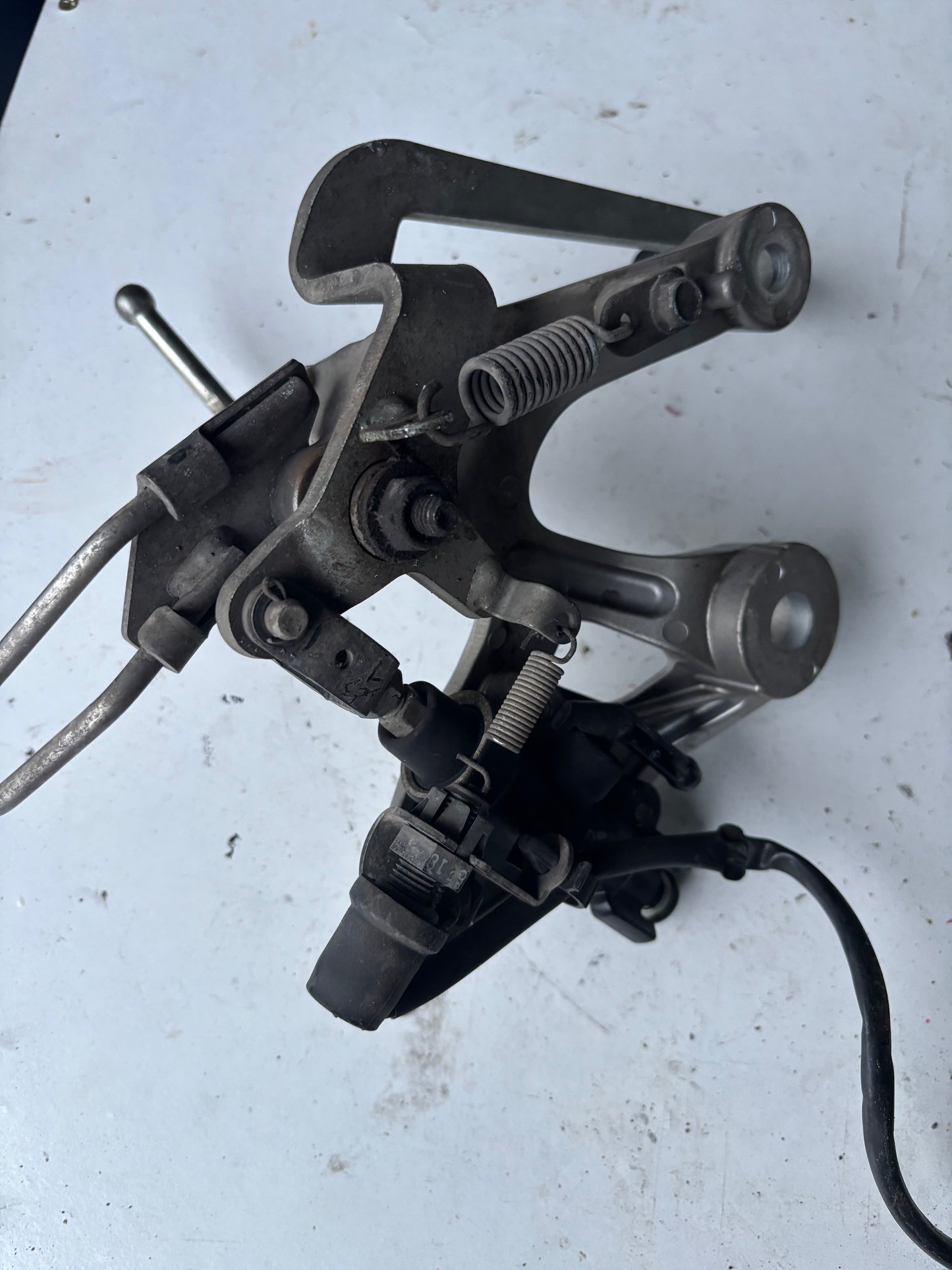 Platine conducteur droite pédale frein Yamaha tracer 900 2015/2020