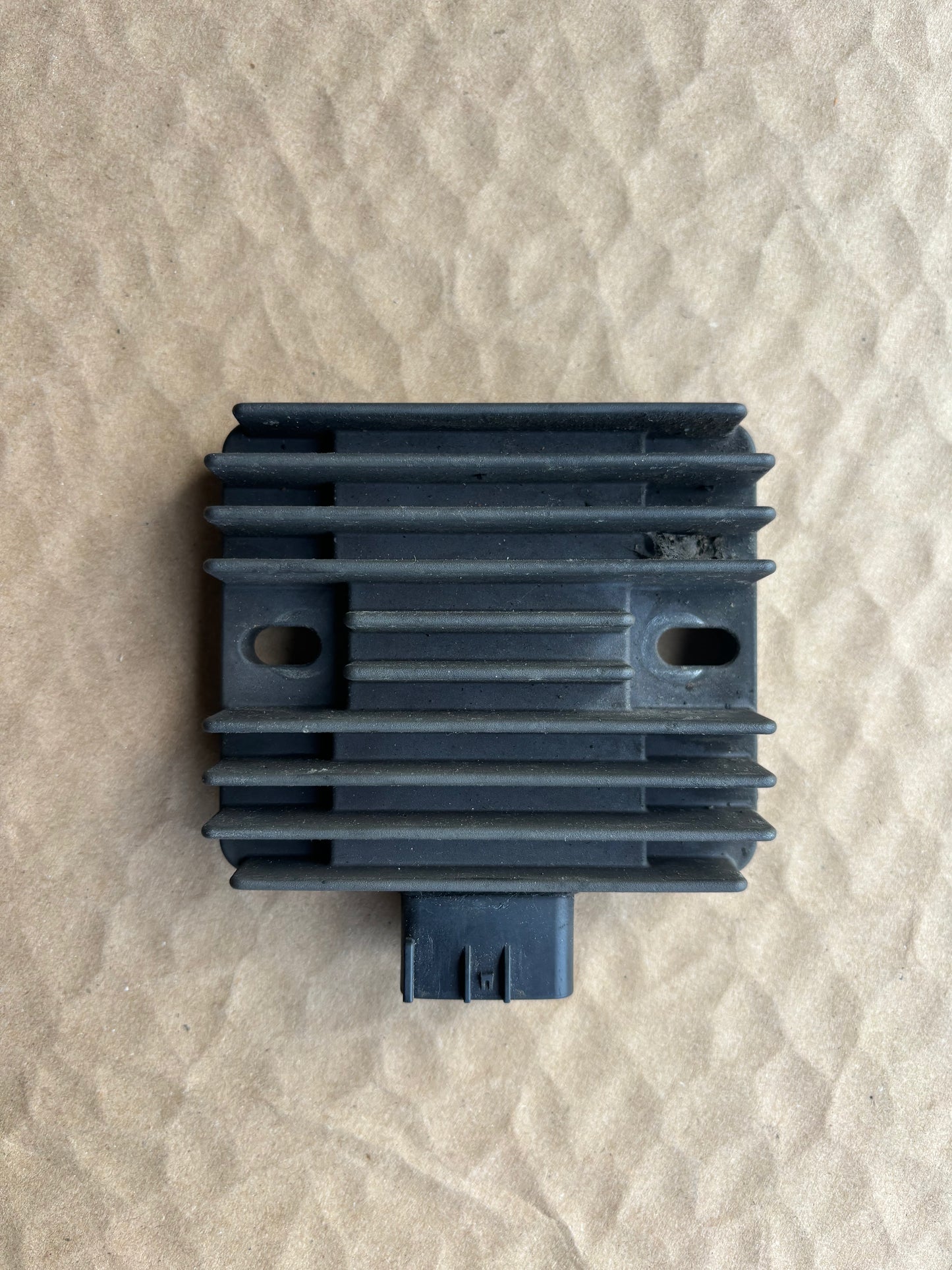 Kawasaki er6n er6f Spannungsregler