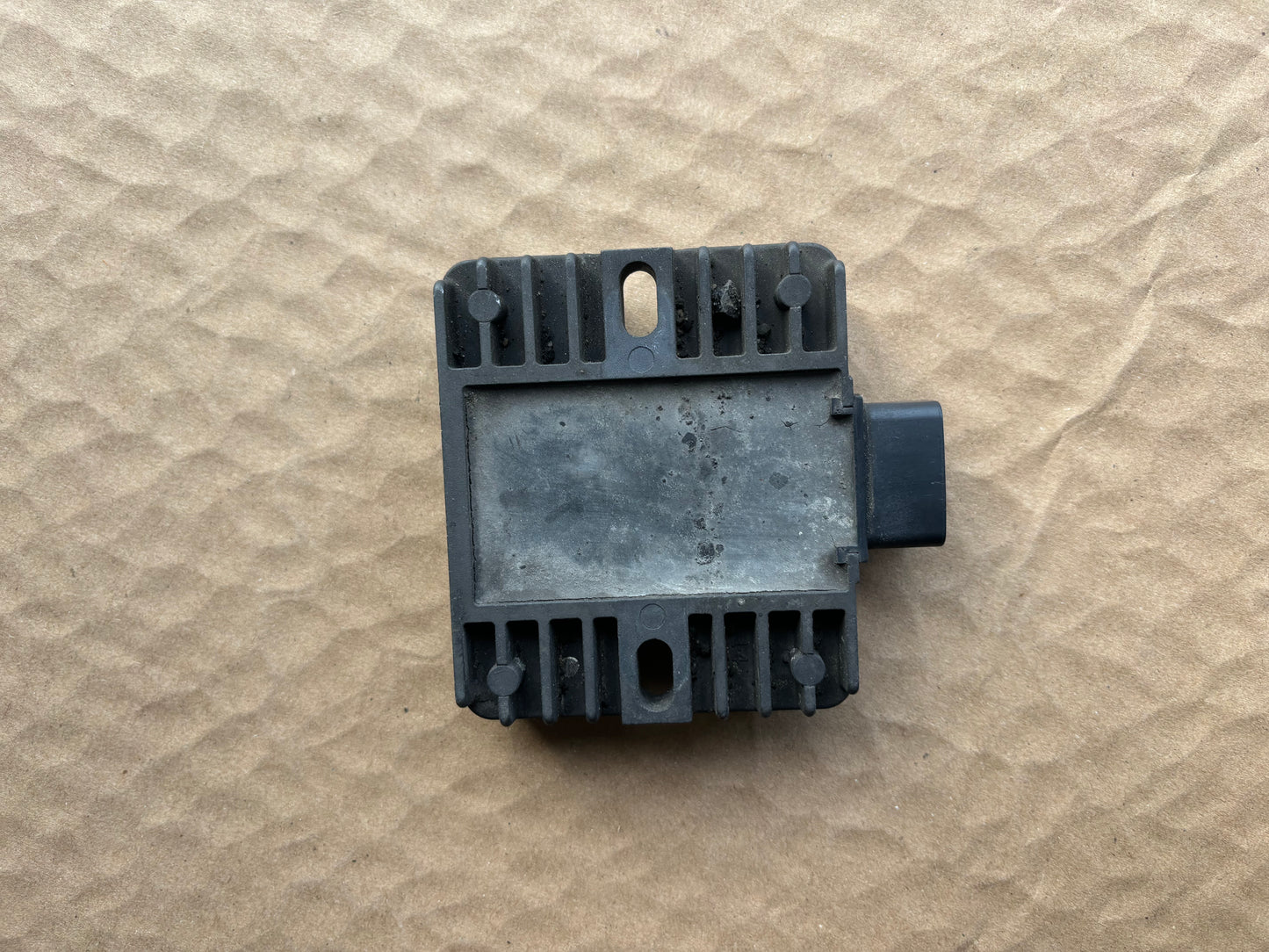 Kawasaki er6n er6f Spannungsregler