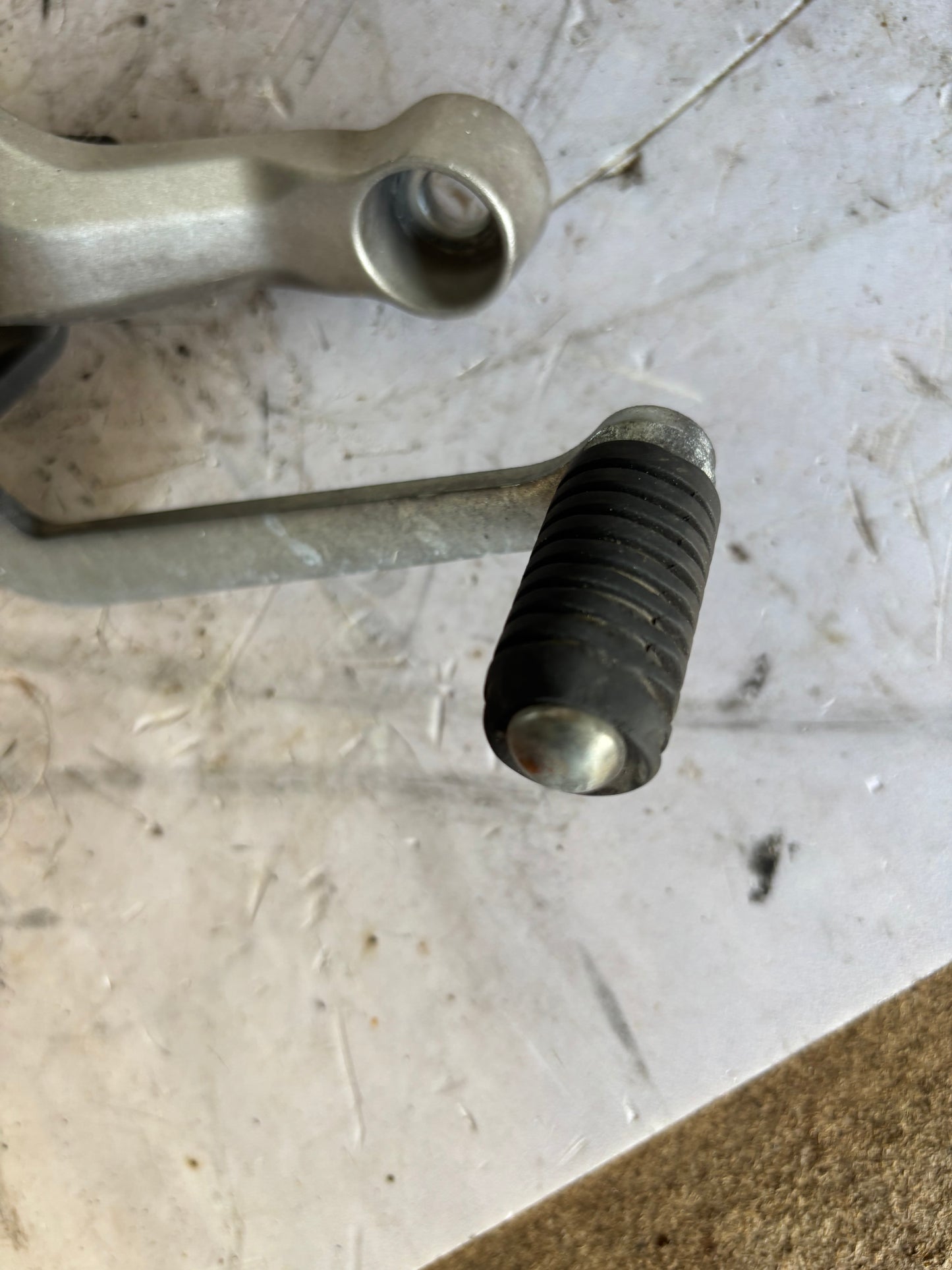 Platine conducteur droite pédale frein Yamaha tracer 900 2015/2020
