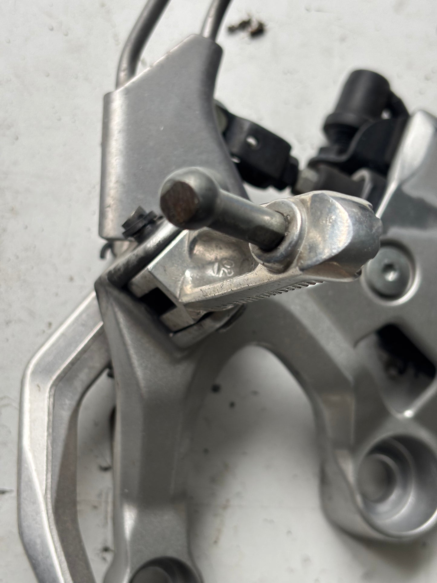 Platine conducteur droite / repose cale pied Yamaha MT 09 2013/2020