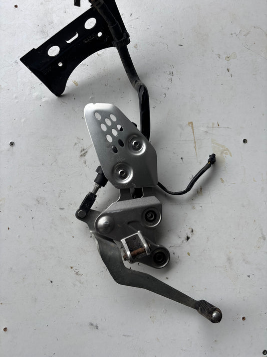 Platine droite frein complète  mt-07 MT 07 2014/2020 Yamaha
