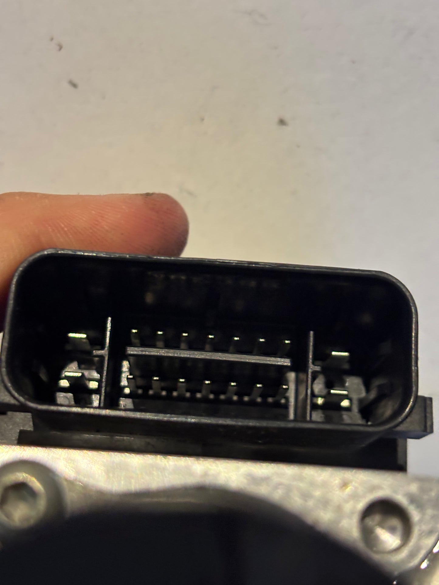 Boitier centrale bloc abs yamaha mt 07 2021 à 2024
