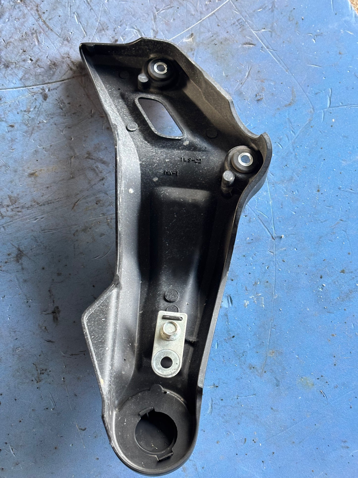 protection cadre gauche mt 07 alu noir 2014-2024