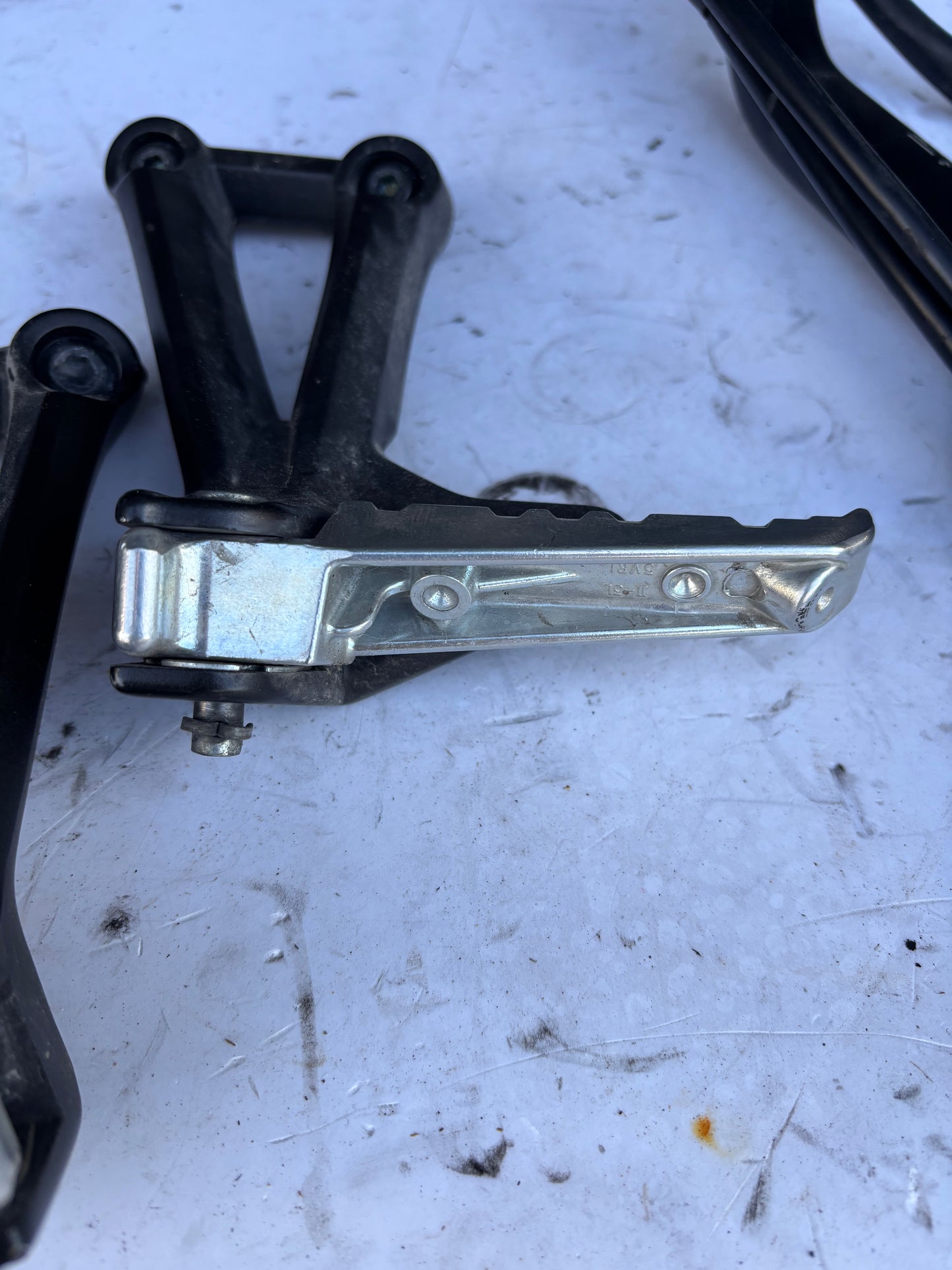 Paar hintere Beifahrerschilder für Yamaha MT 09 2017-2020