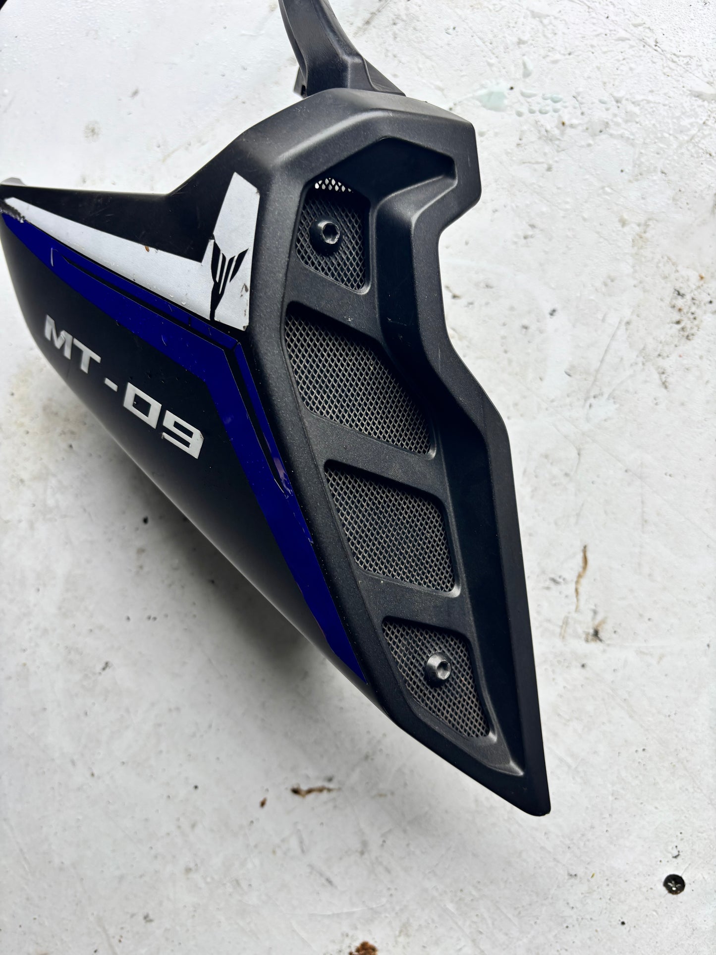 Ecope prise air réservoir droit yamaha mt 09 2017- 2020 SP