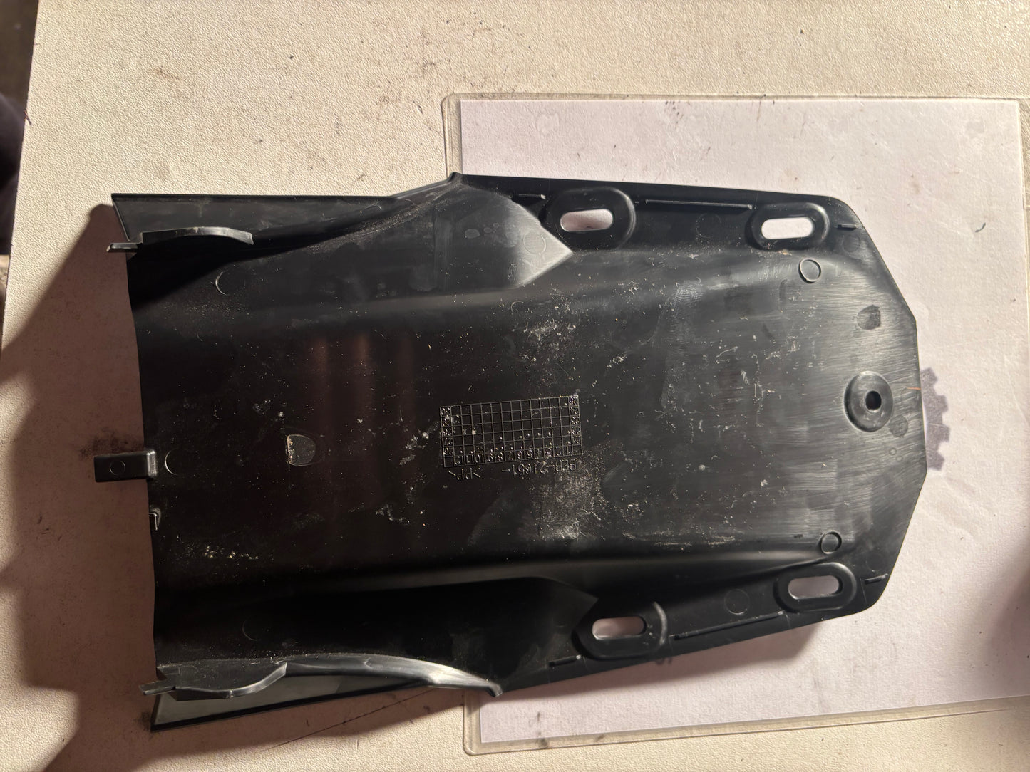 Passage de roue cache garde boue arrière Yamaha r7 2021-2024 BEB216510100