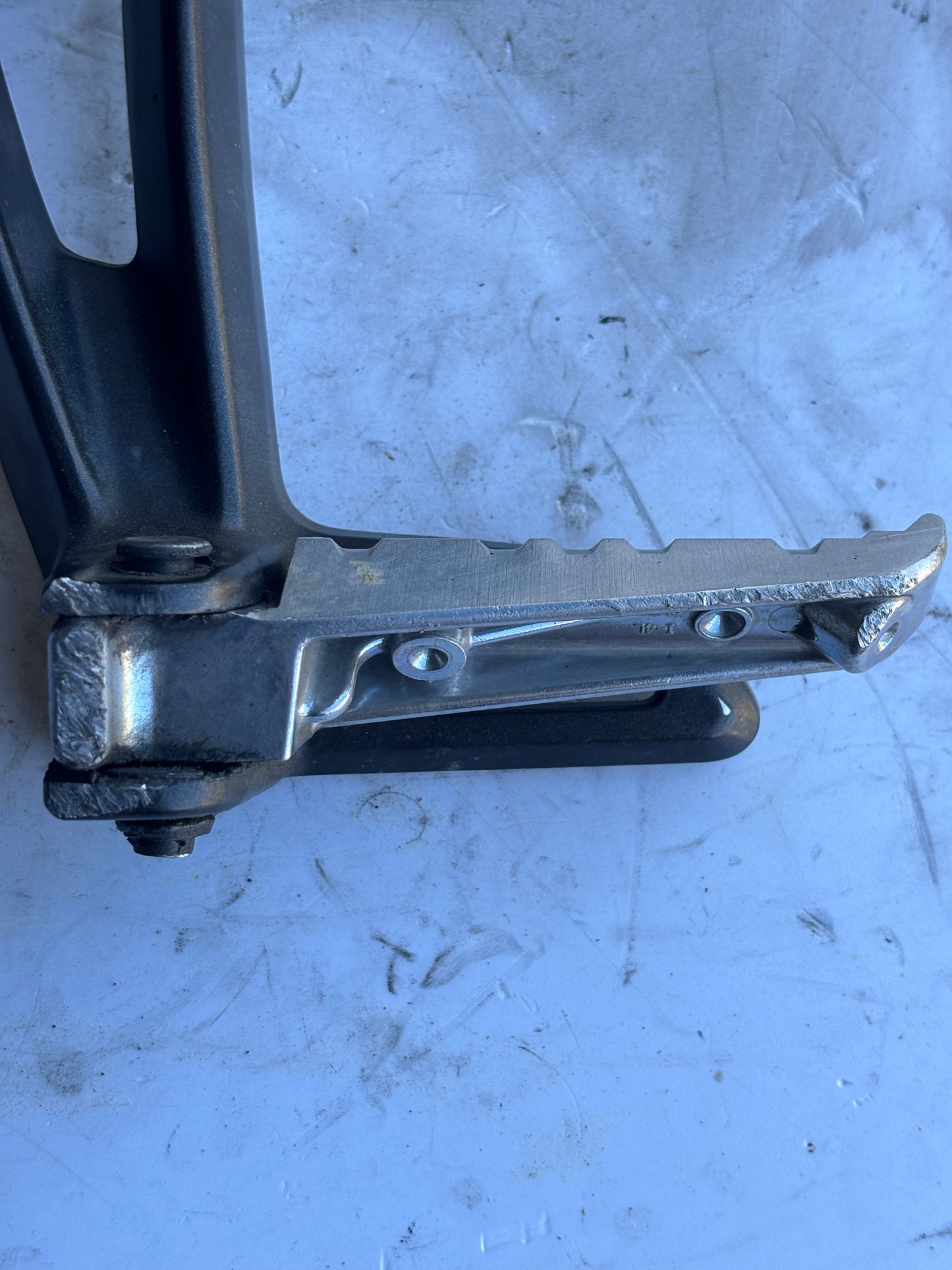 Linke hintere Platte mit Fußstütze Yamaha Mt07 2014/2020
