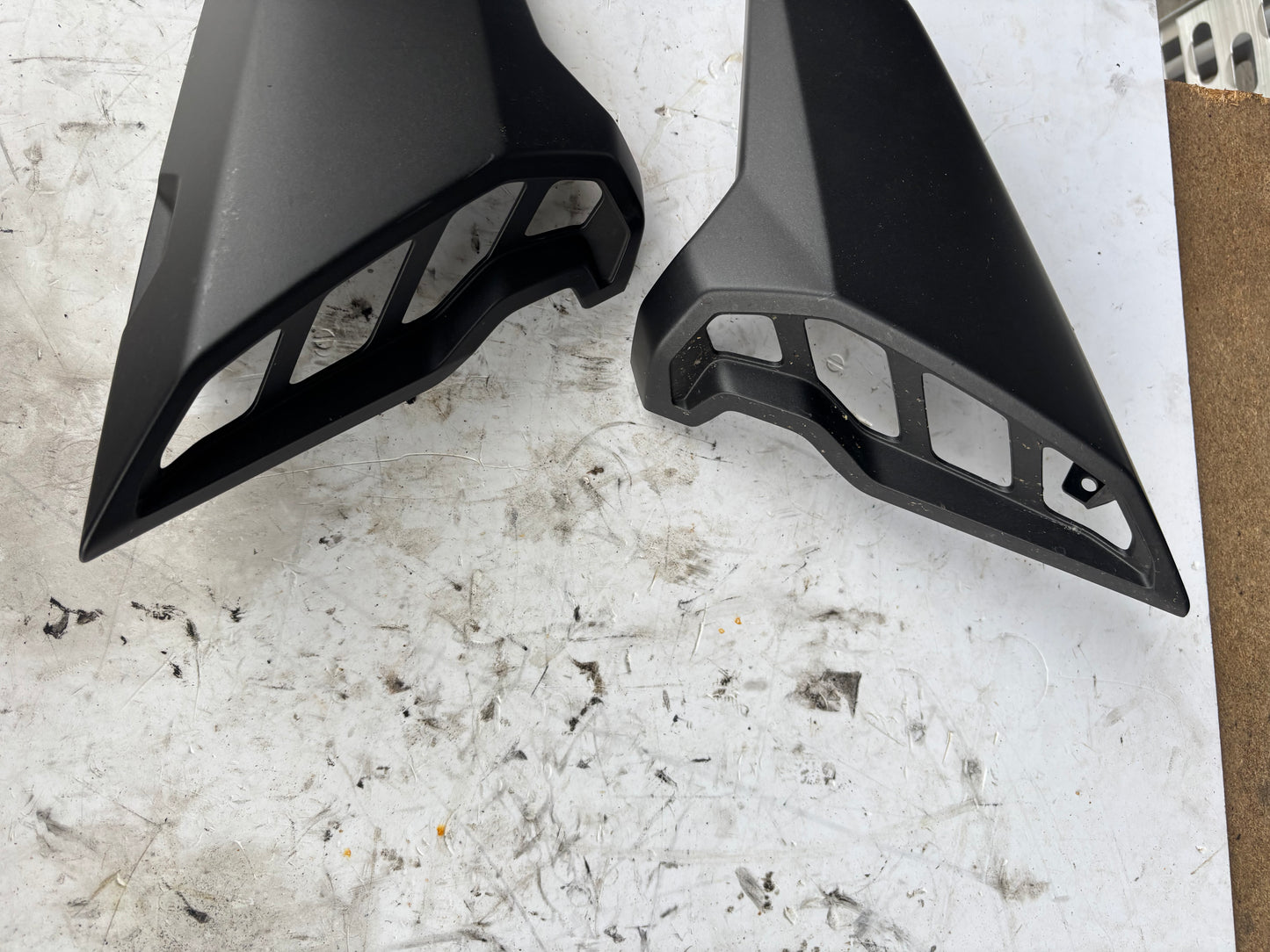 Lufteinlasshutze links für Tank Yamaha MT 09 2017-2020
