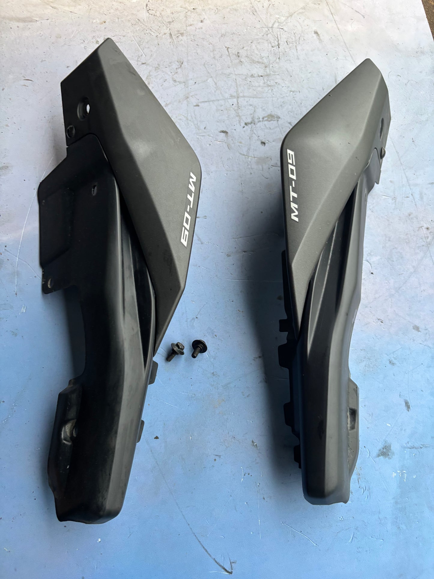 Rechte und linke Heckrumpfverkleidung Yamaha MT 09 2013/2016