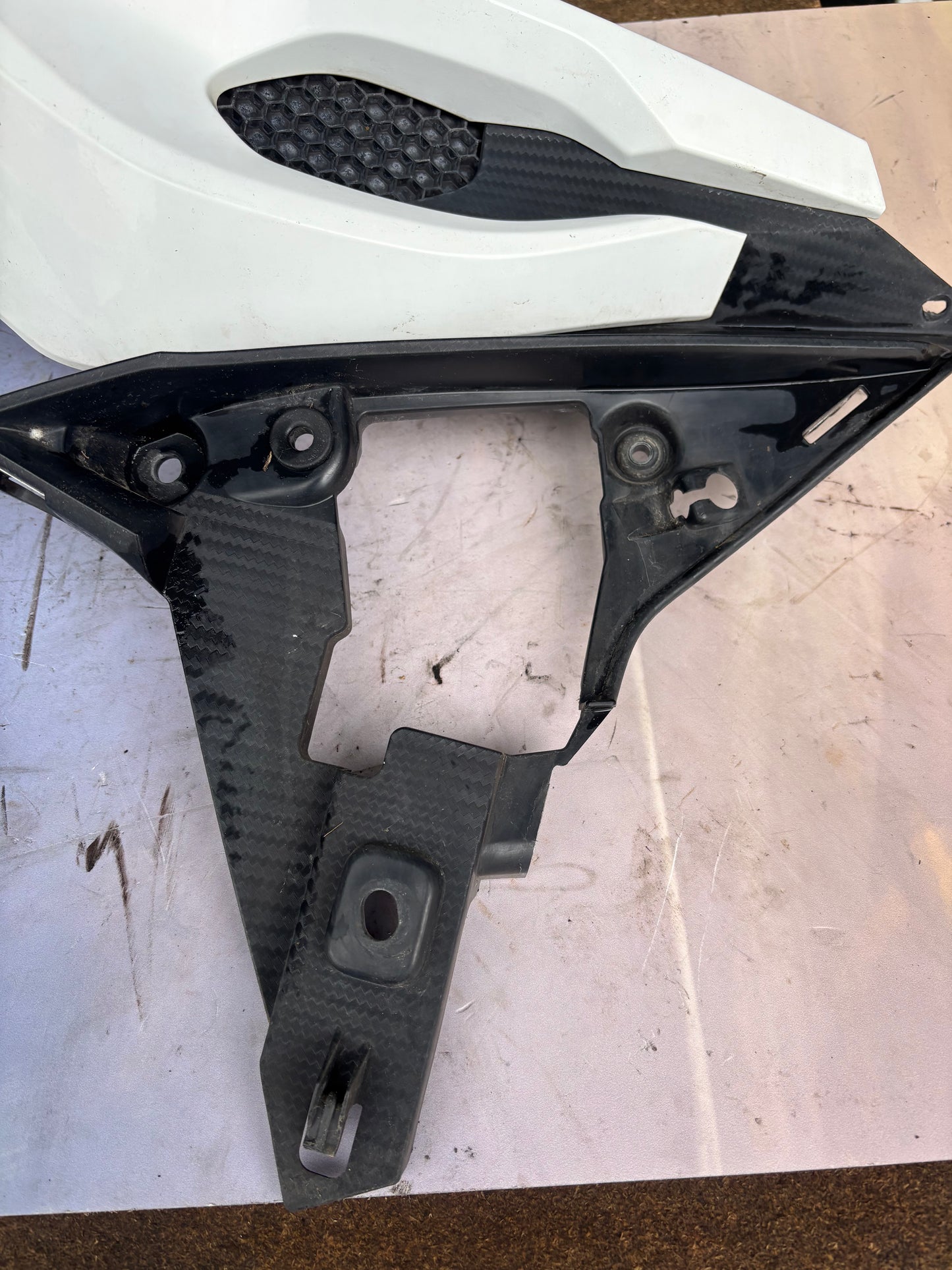 Rechte Lufthutze mit Seitenstütze Yamaha Tracer 900 2015/2017